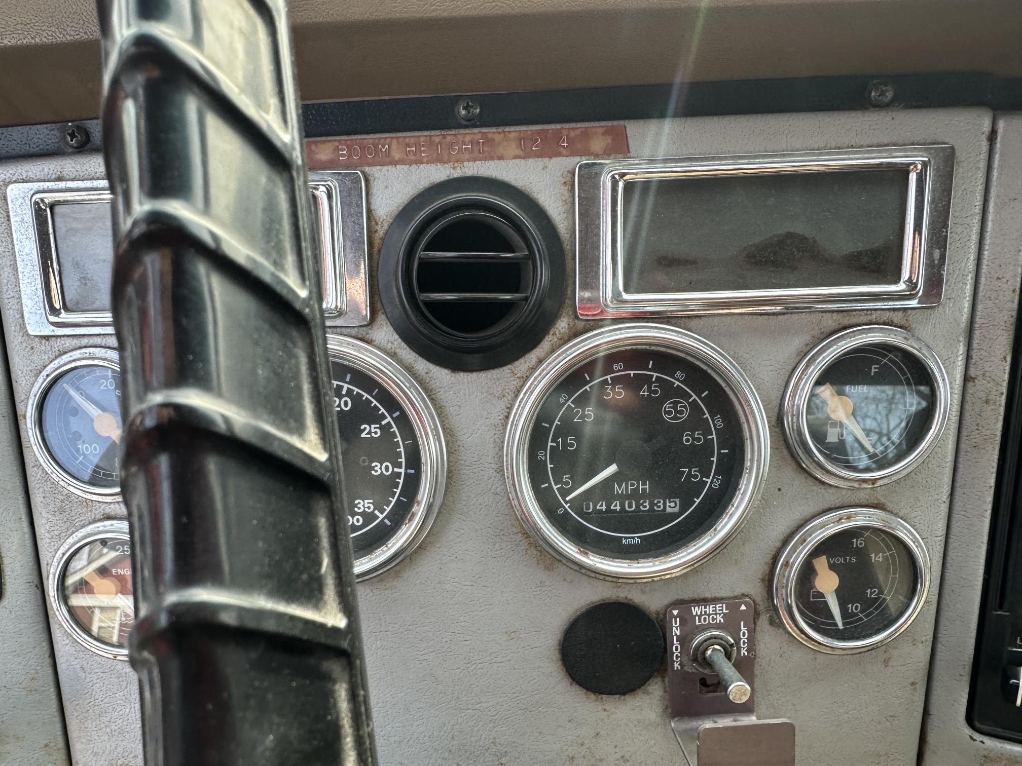 1995 FORD LT9000 Boom - Image 38