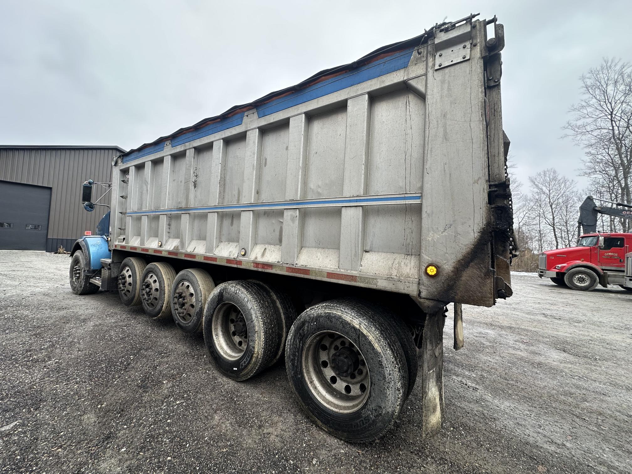 2002 KENWORTH T800 - Image 12