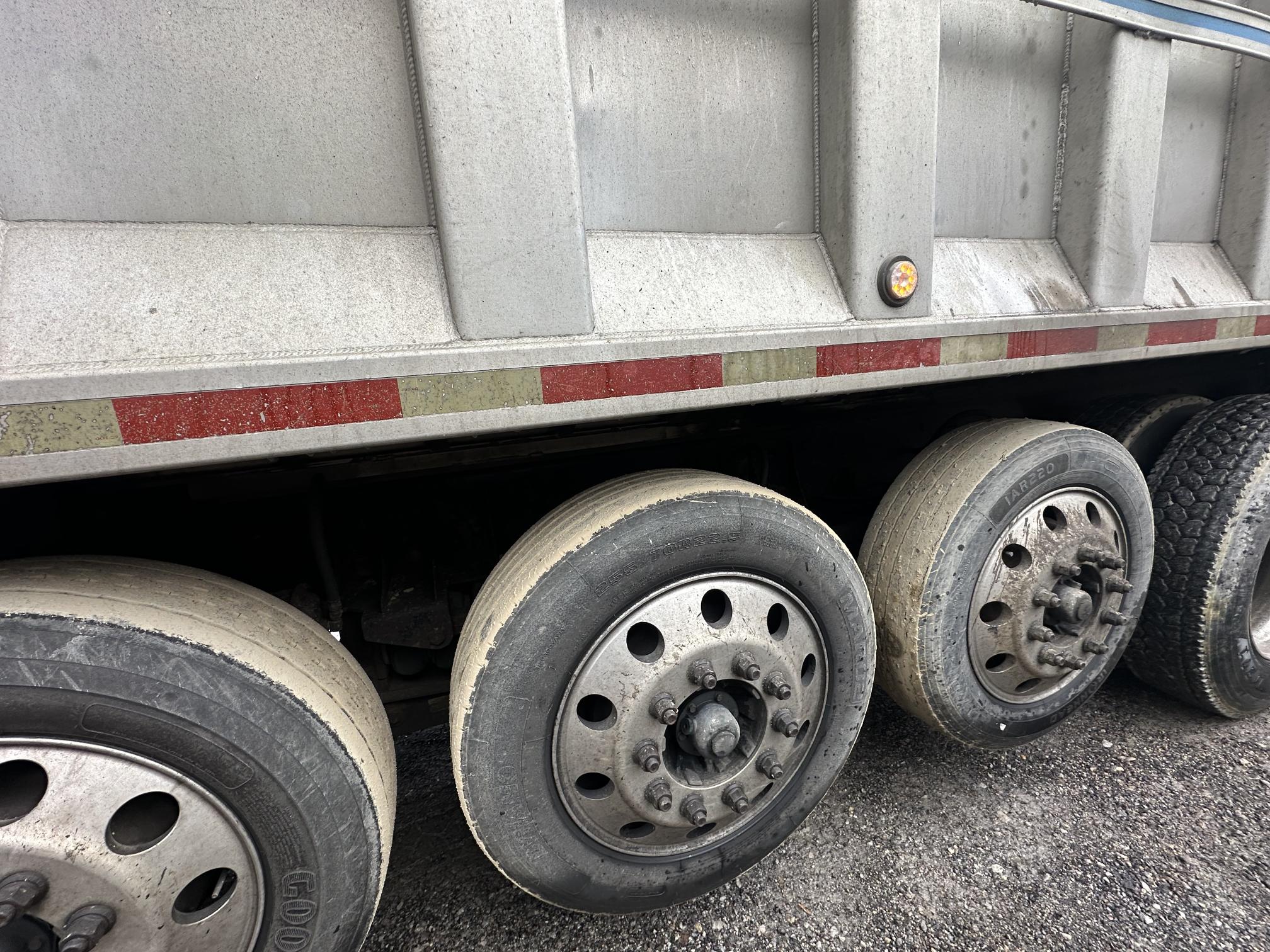 2002 KENWORTH T800 - Image 23