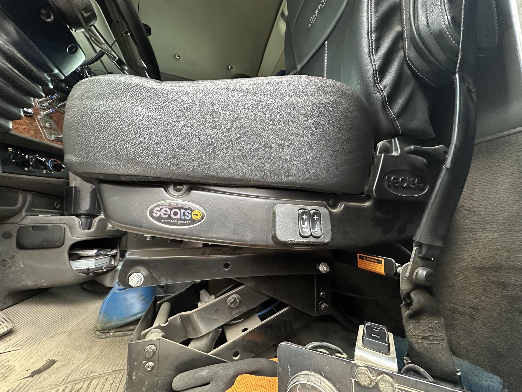 2002 KENWORTH T800 - Image 48