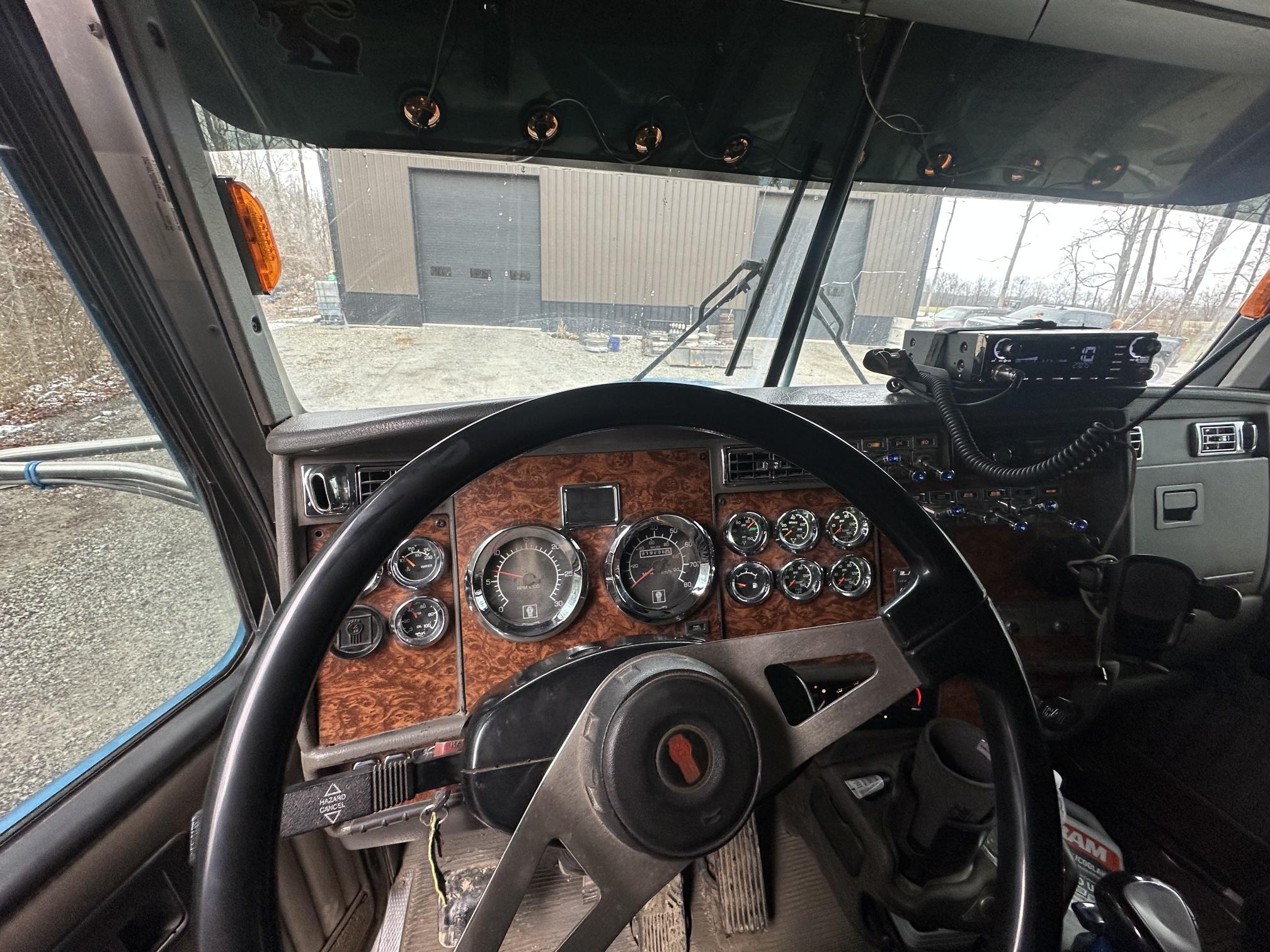 2002 KENWORTH T800 - Image 52