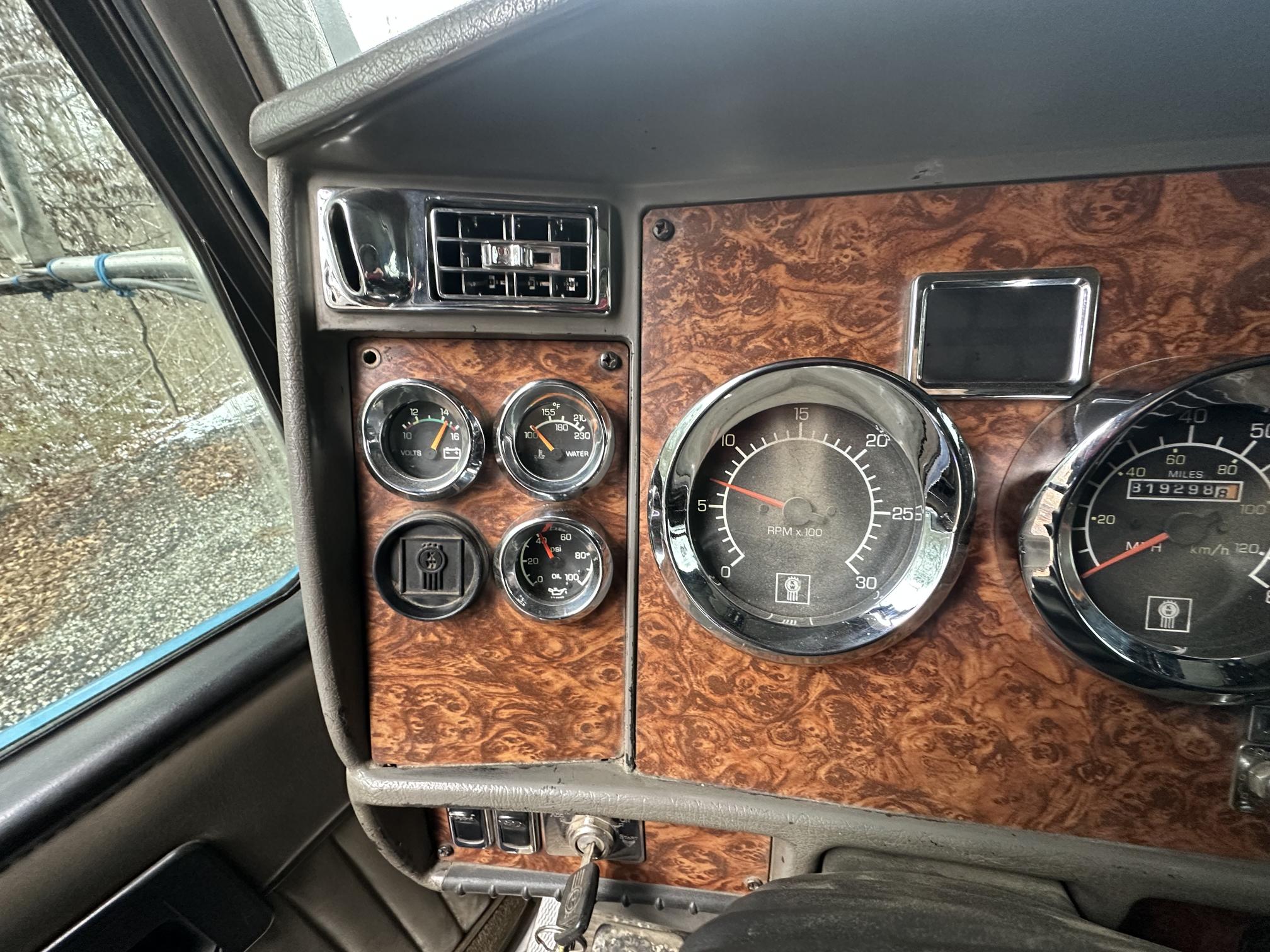 2002 KENWORTH T800 - Image 54