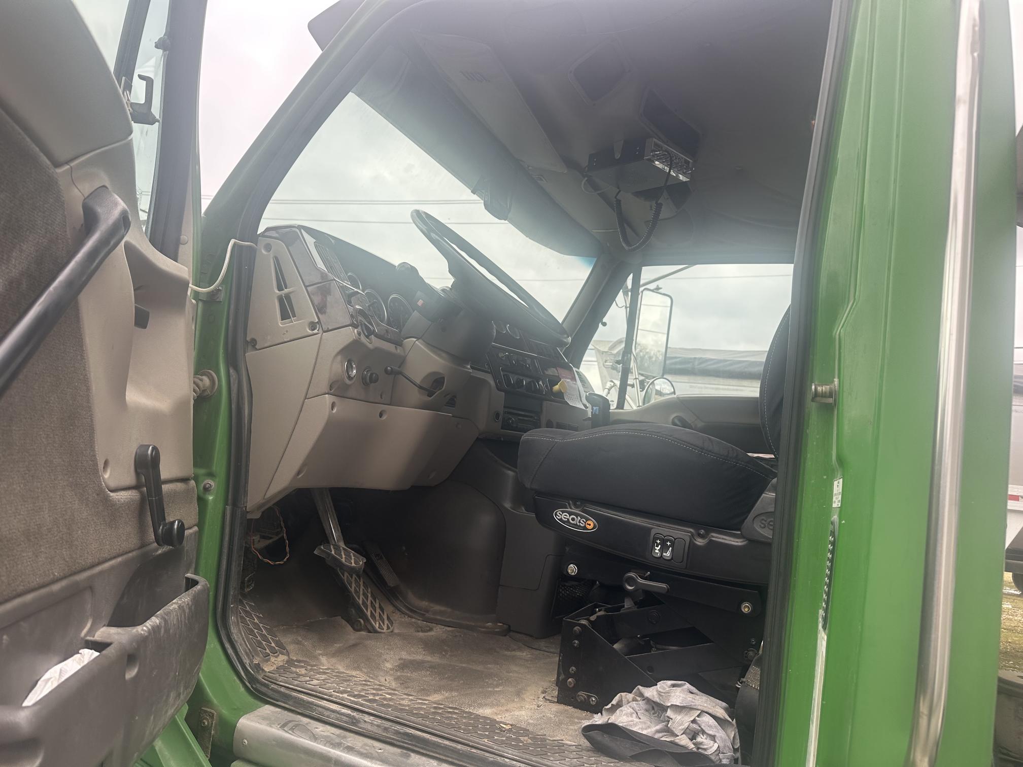 2003 STERLING L9500 - Image 26