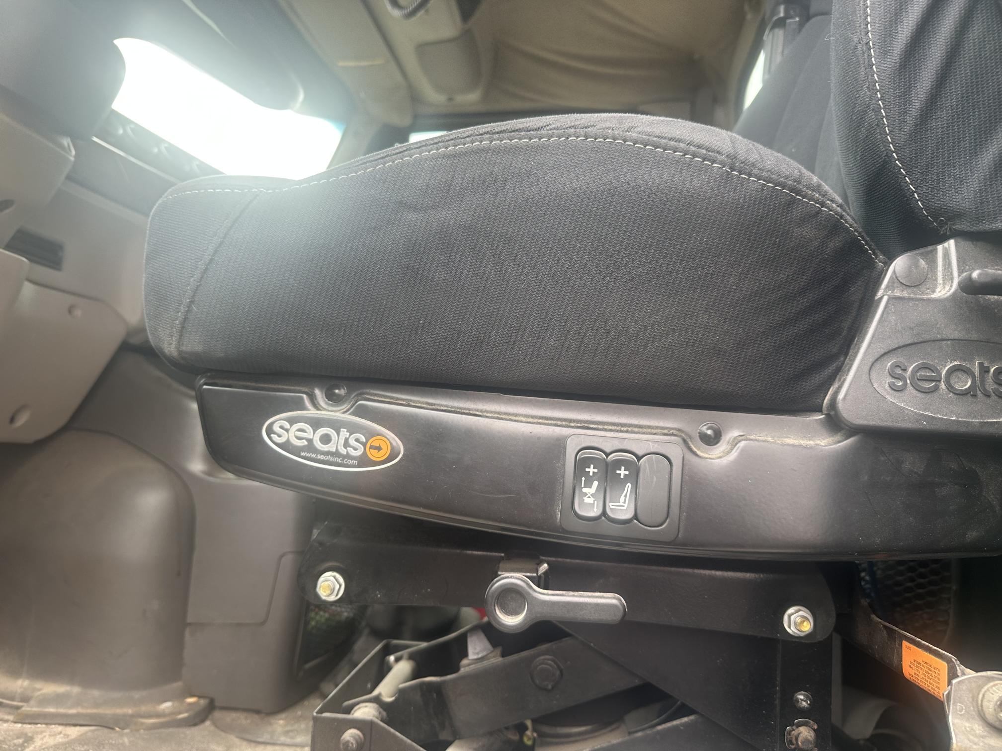 2003 STERLING L9500 - Image 27