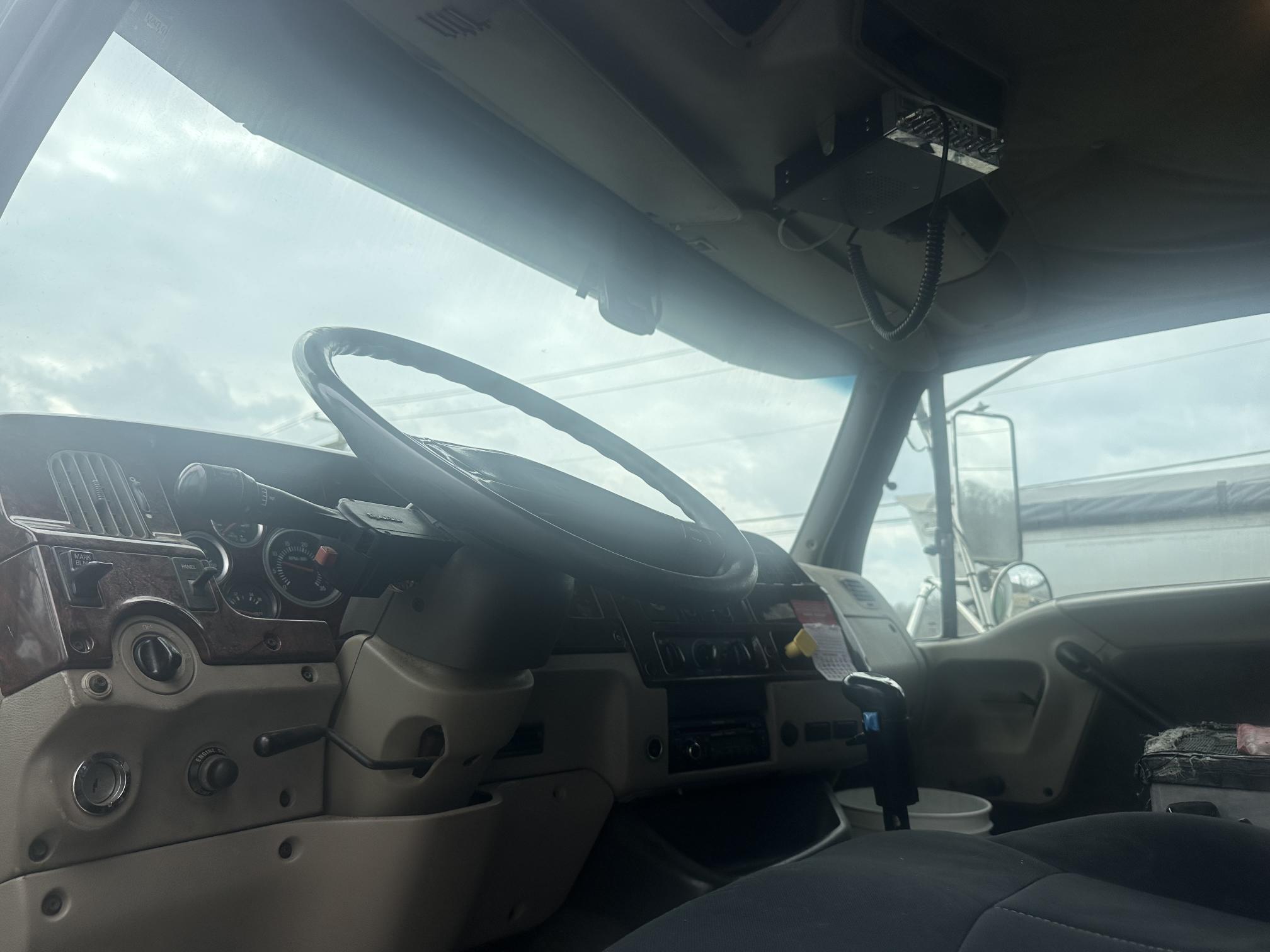 2003 STERLING L9500 - Image 28