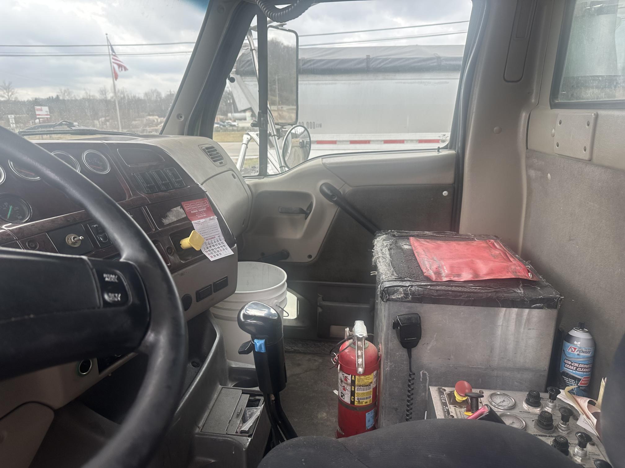 2003 STERLING L9500 - Image 30