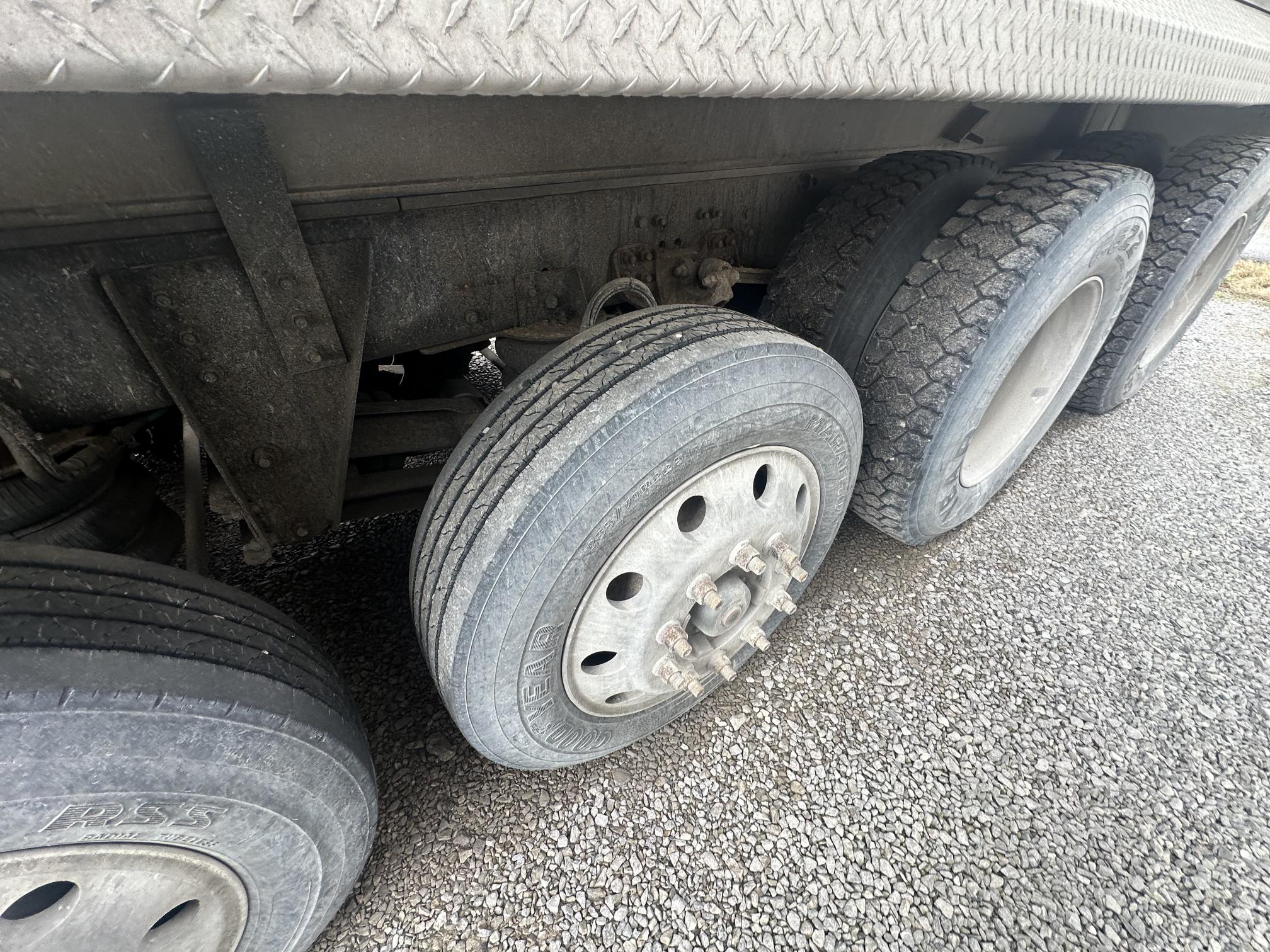 2003 STERLING L9500 - view 13 of 36