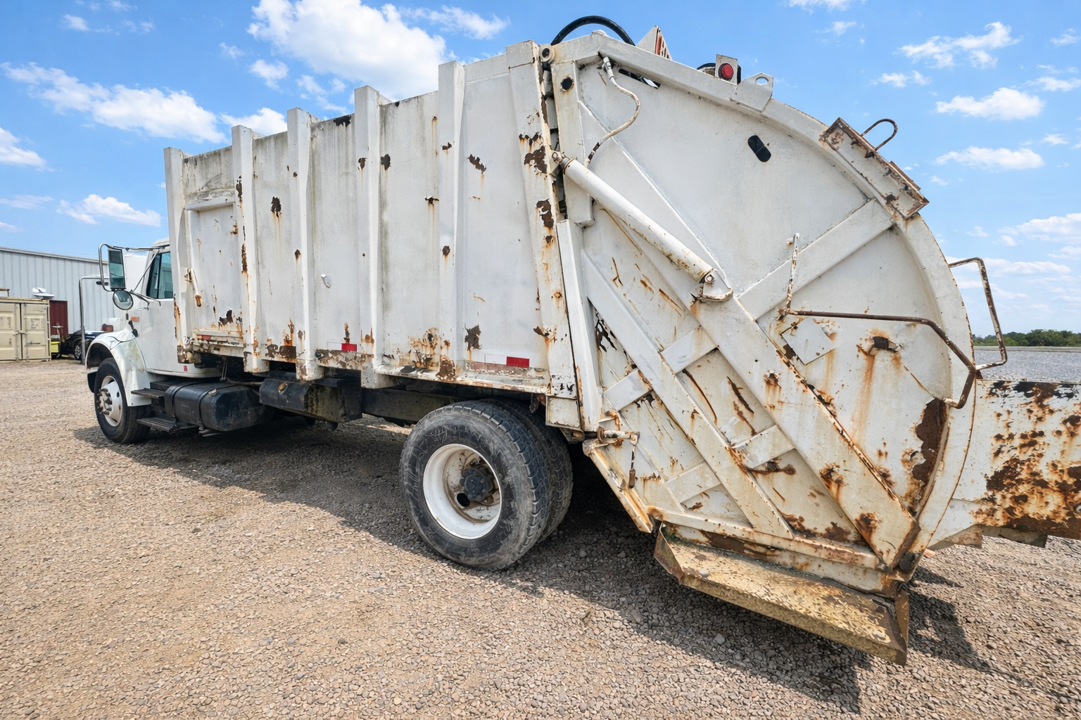 2001 INTERNATIONAL 4900 - view 3 of 35