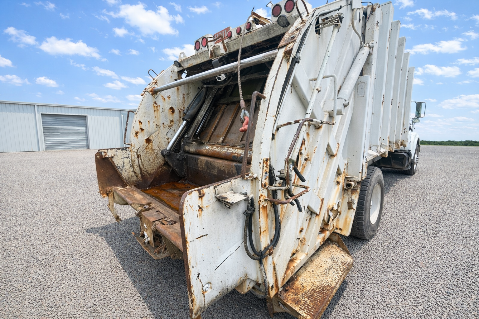 2001 INTERNATIONAL 4900 - Image 5