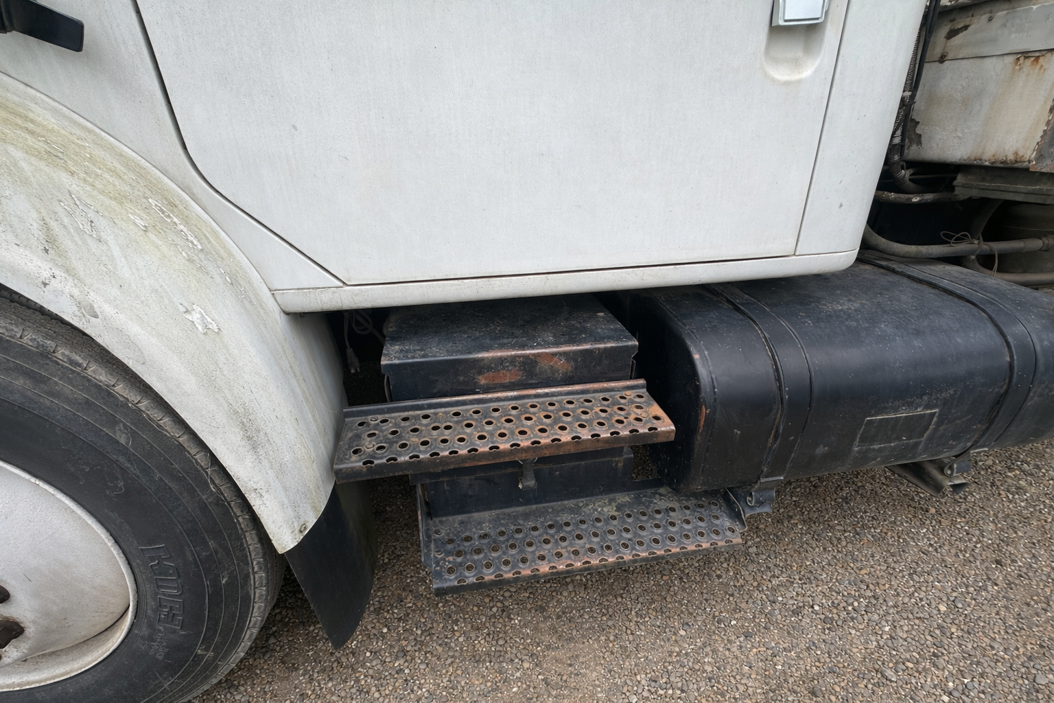 2001 INTERNATIONAL 4900 - view 12 of 35