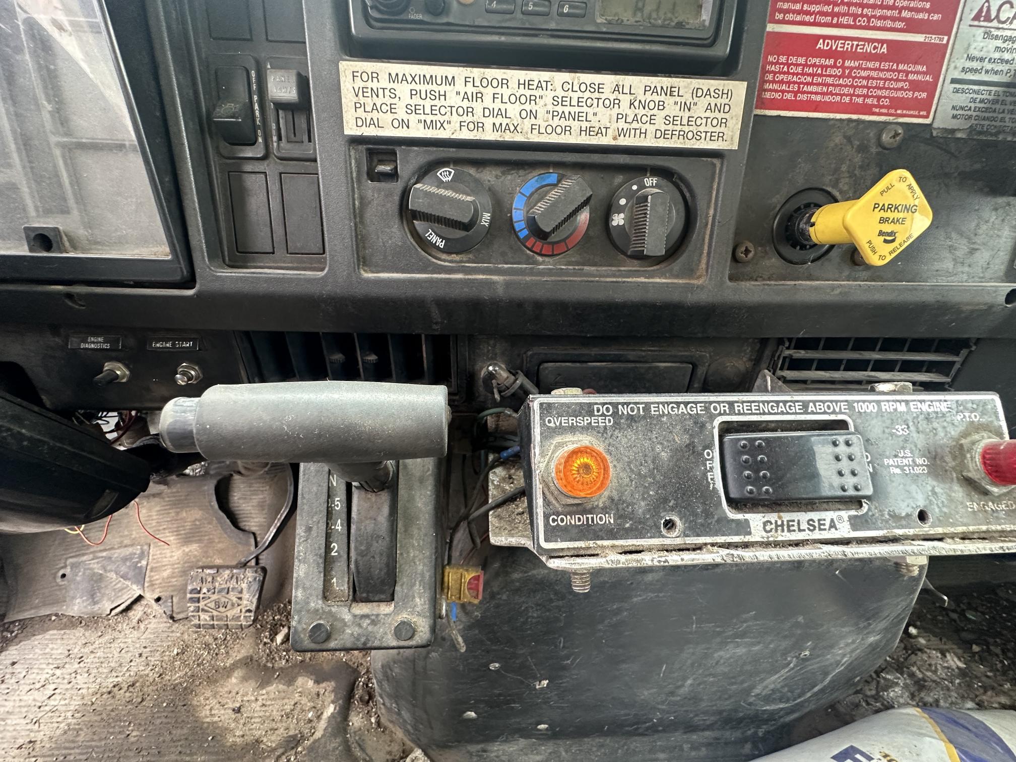 2001 INTERNATIONAL 4900 - Image 33