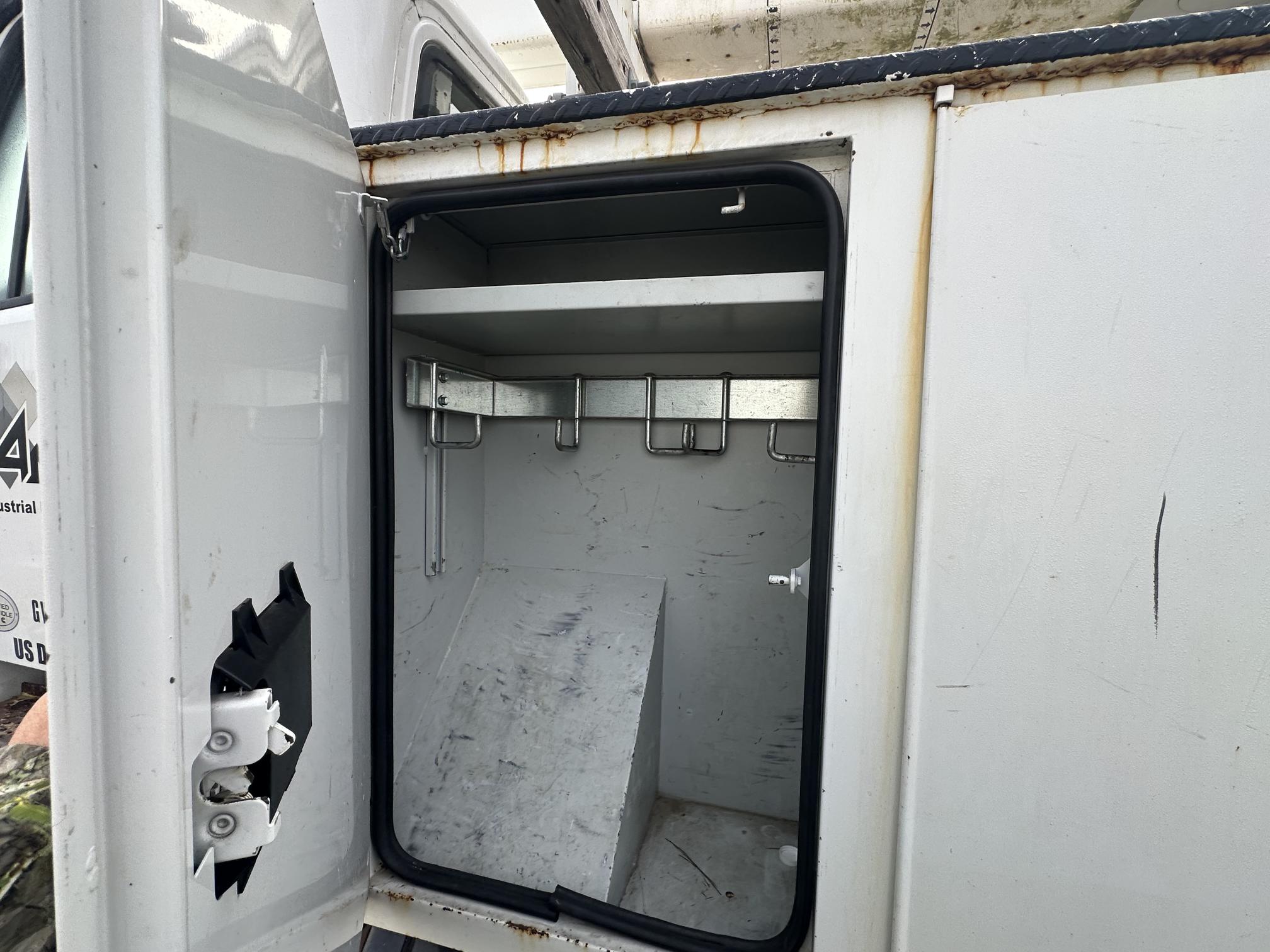 2017 FREIGHTLINER M2 106 - Image 12