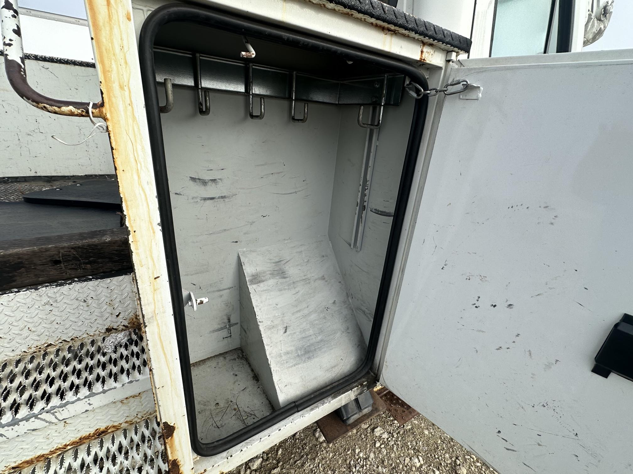 2017 FREIGHTLINER M2 106 - Image 24