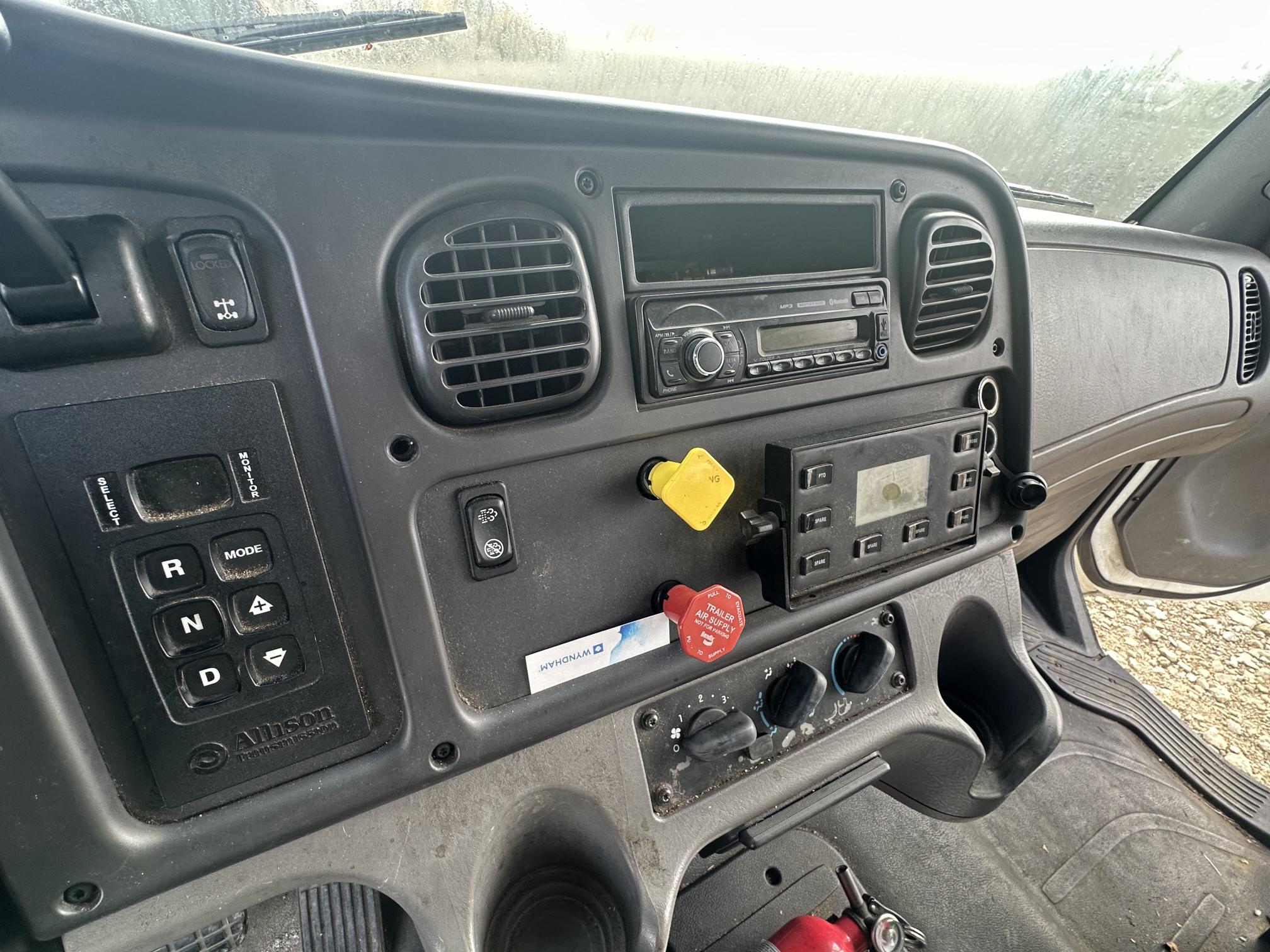 2017 FREIGHTLINER M2 106 - Image 43