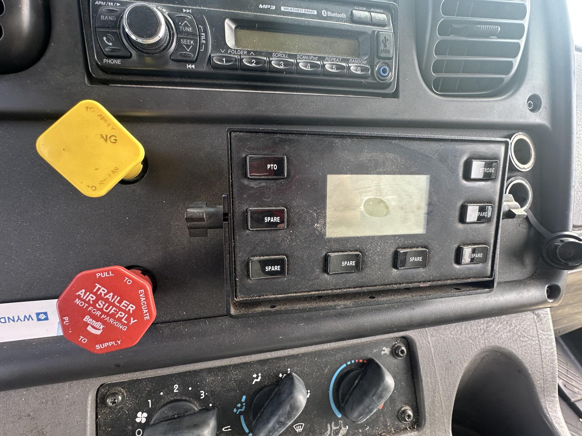 2017 FREIGHTLINER M2 106 - Image 44