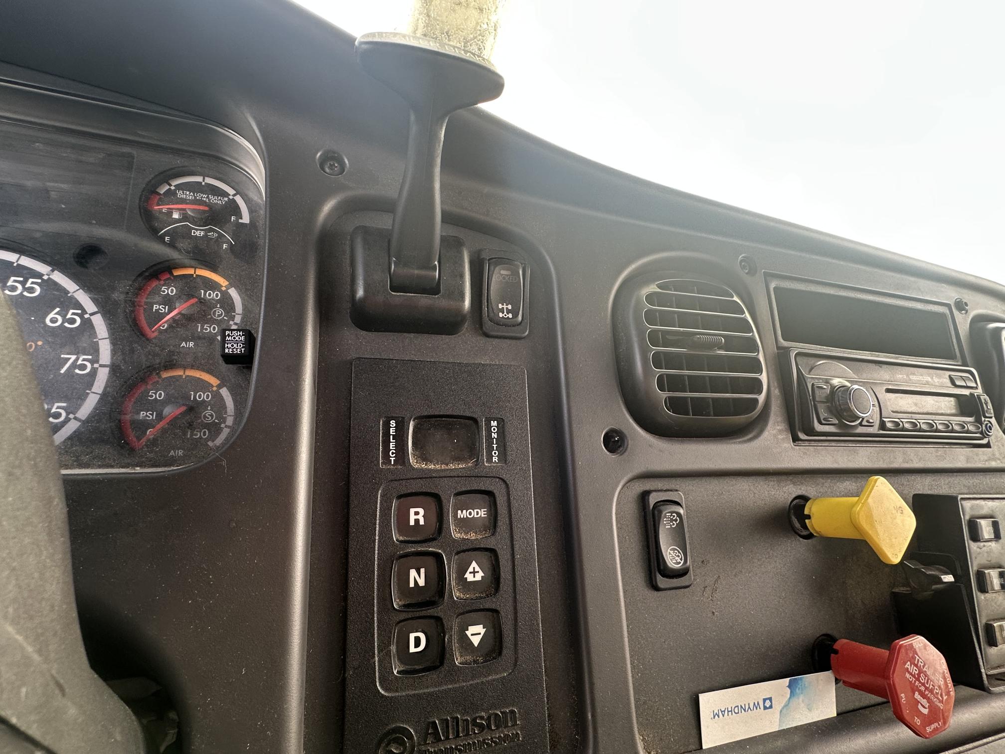 2017 FREIGHTLINER M2 106 - Image 46