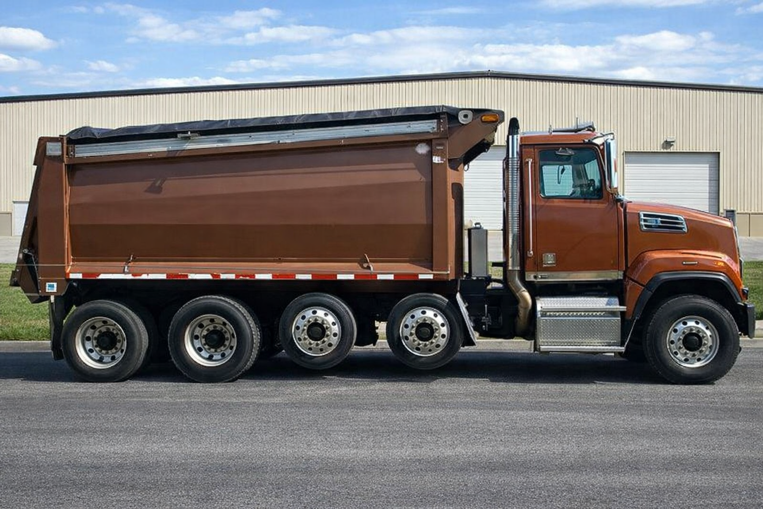2018 WESTERN STAR 4700 - Image 2