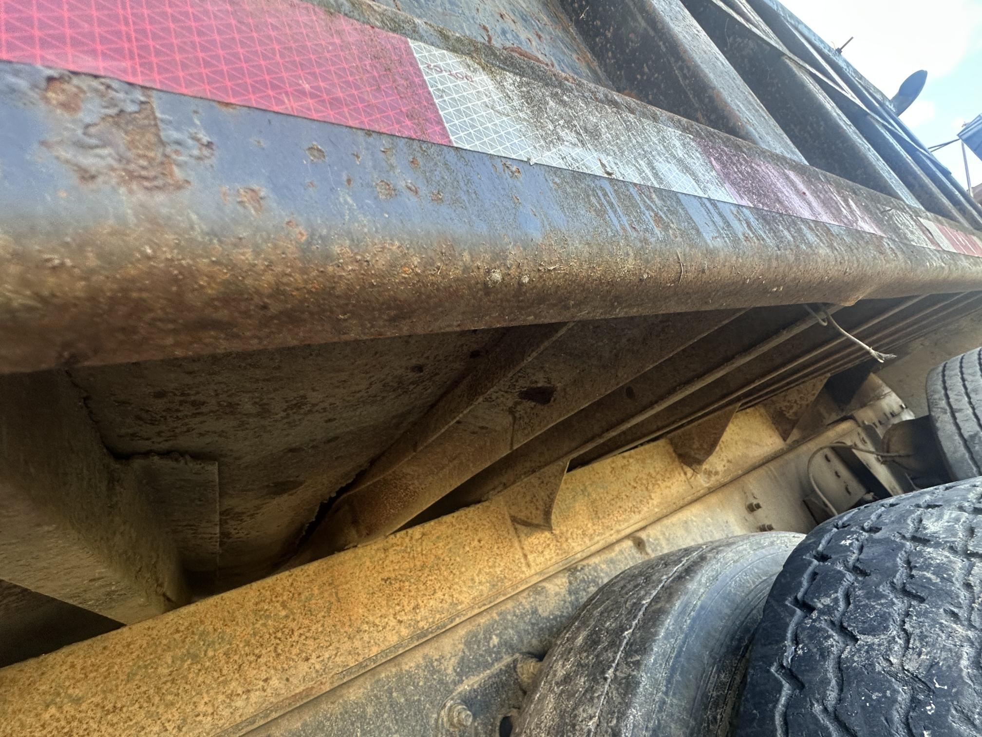 2004 STERLING L7500 - Image 21