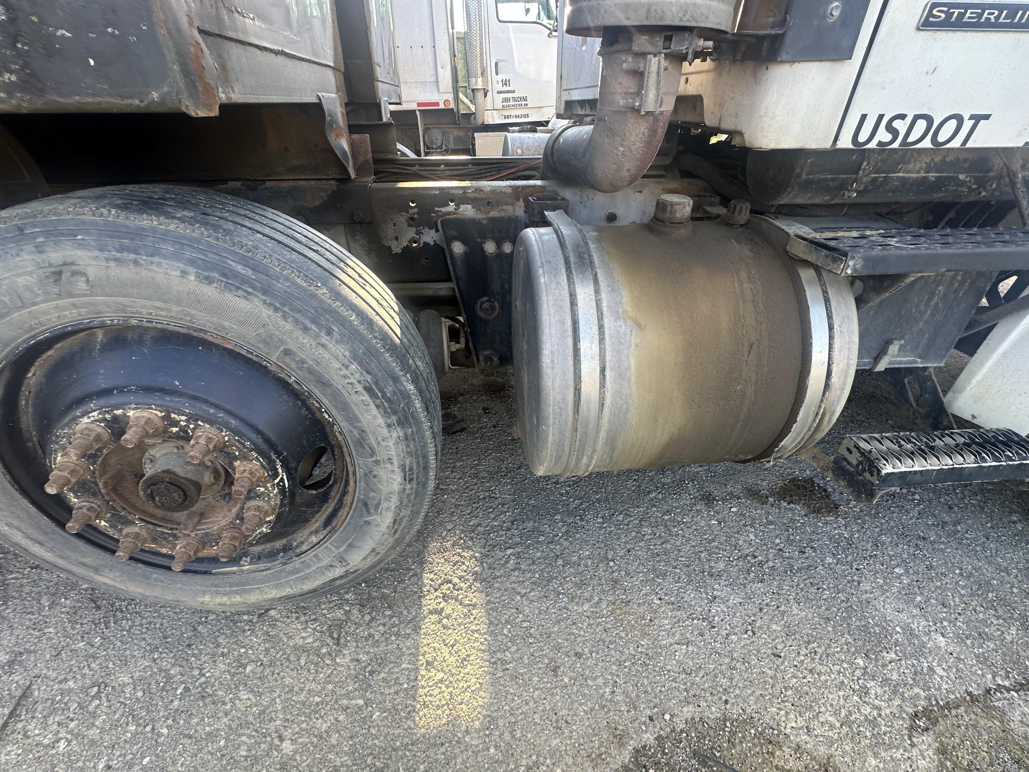 2004 STERLING L7500 - Image 23