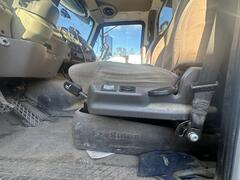 2004 STERLING L7500 - Image 27