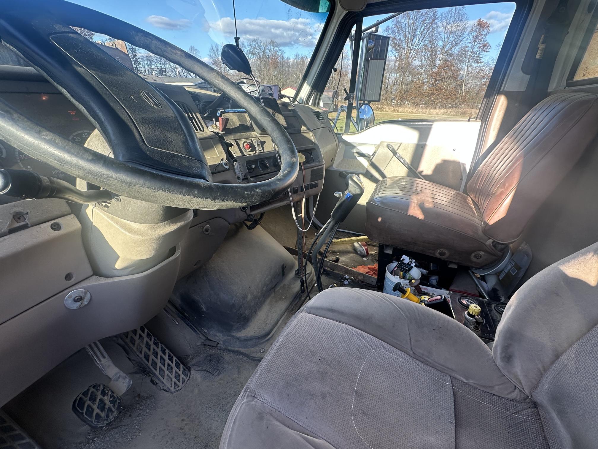 2004 STERLING L7500 - Image 29