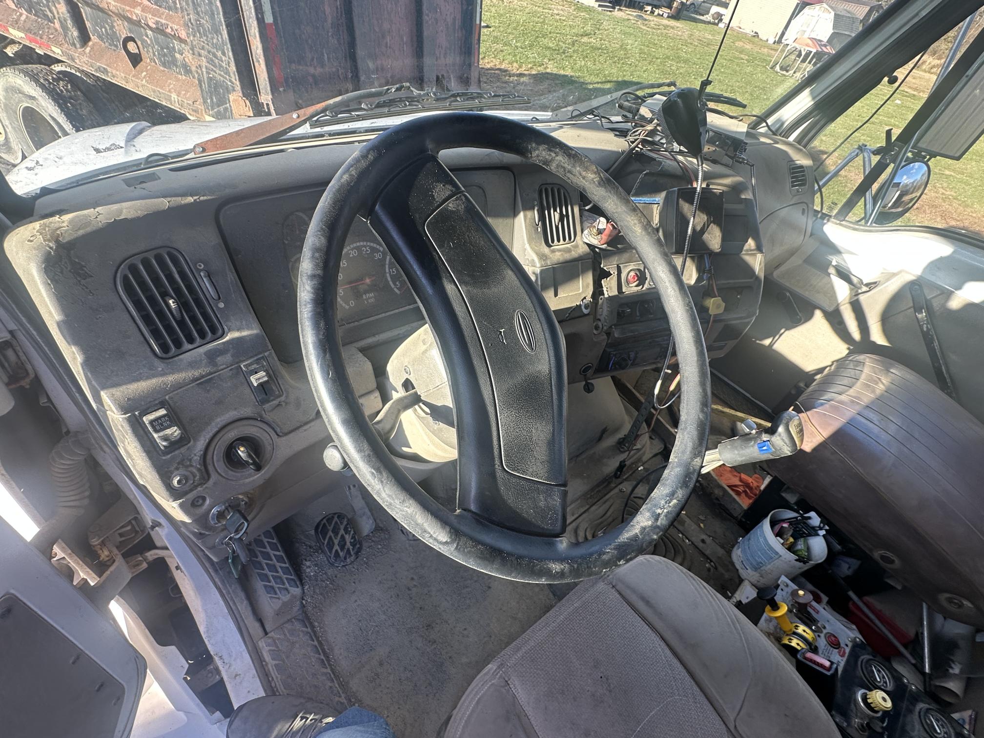 2004 STERLING L7500 - Image 30