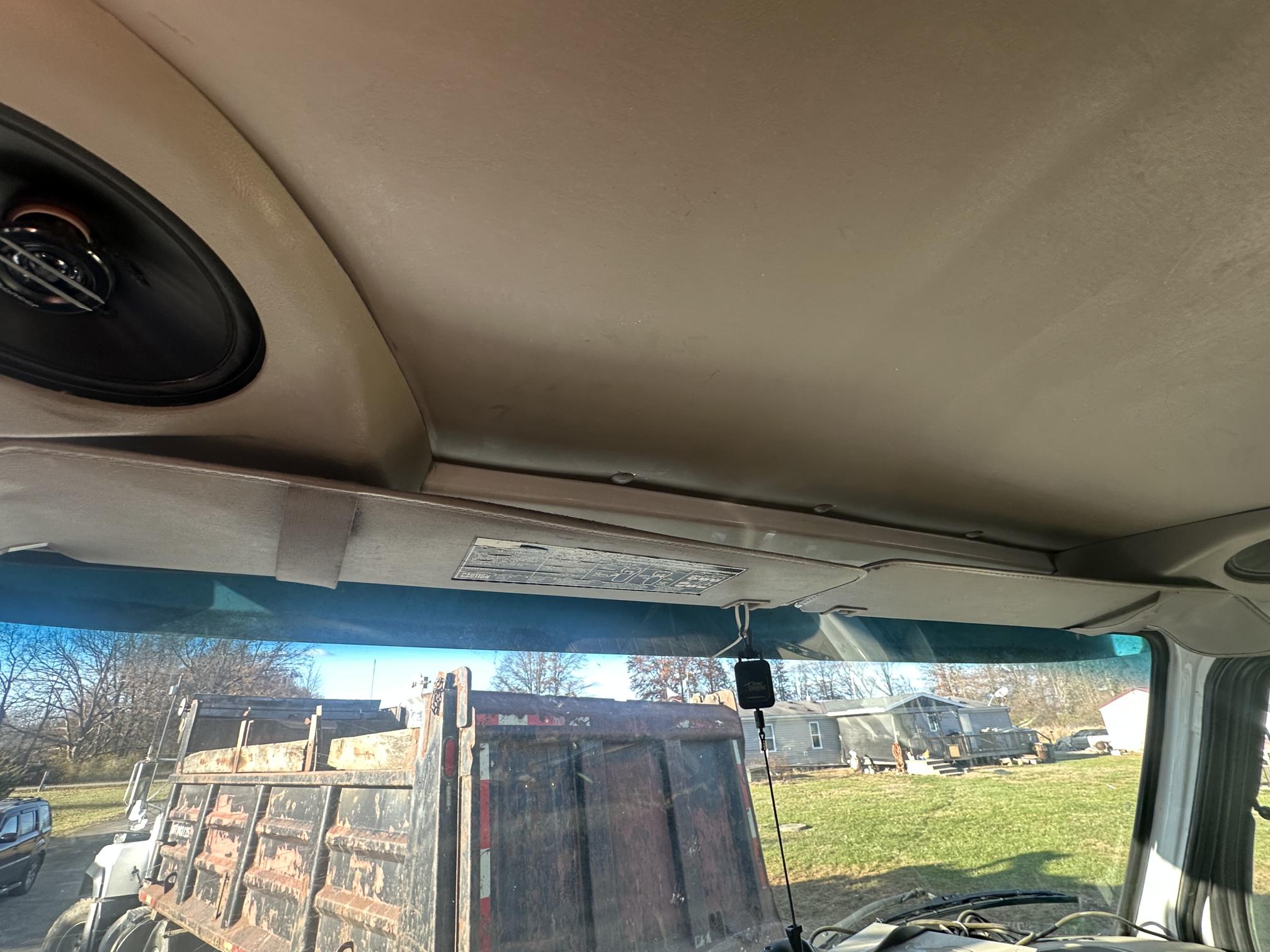 2004 STERLING L7500 - Image 34