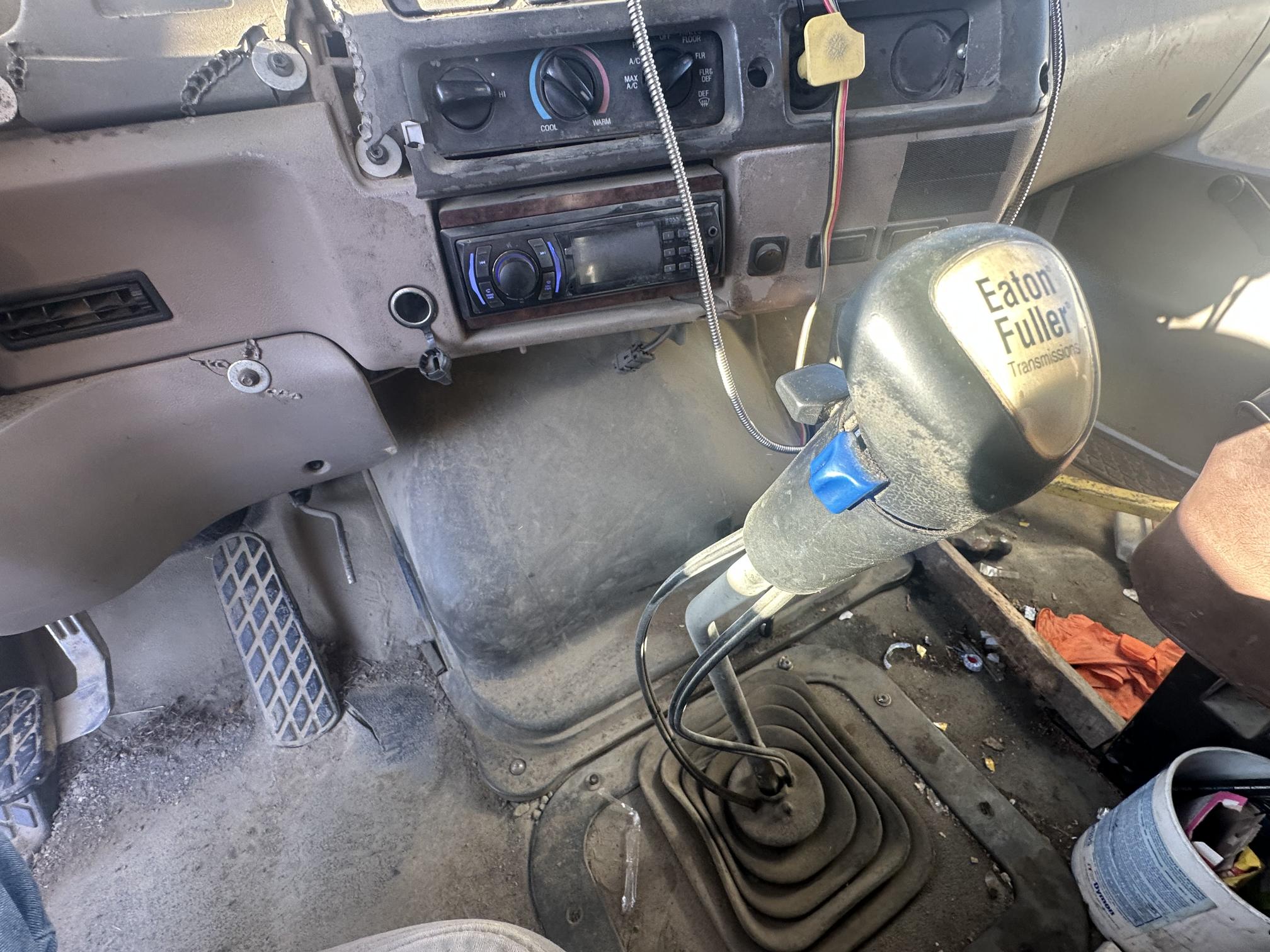 2004 STERLING L7500 - Image 36