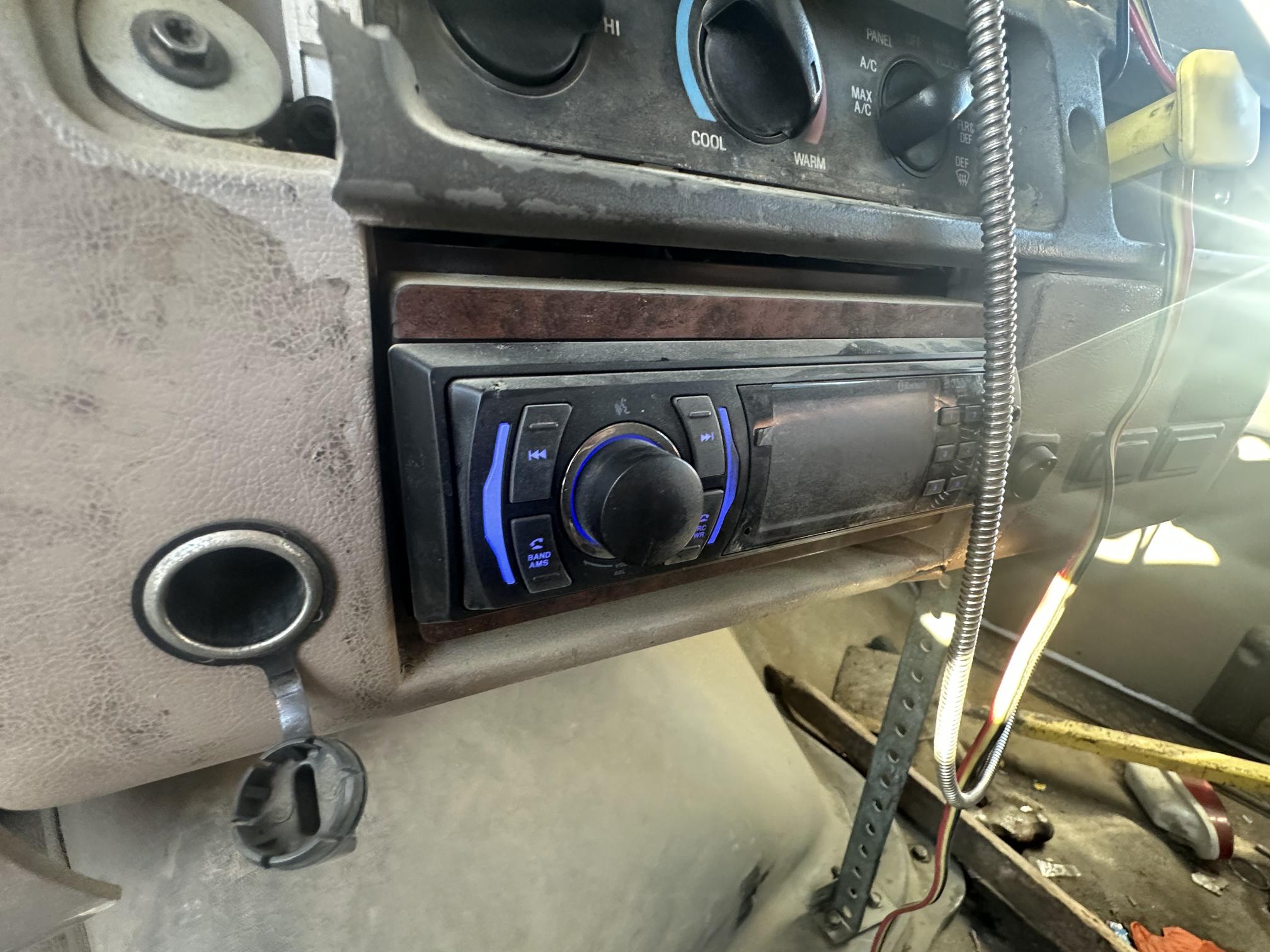 2004 STERLING L7500 - Image 38