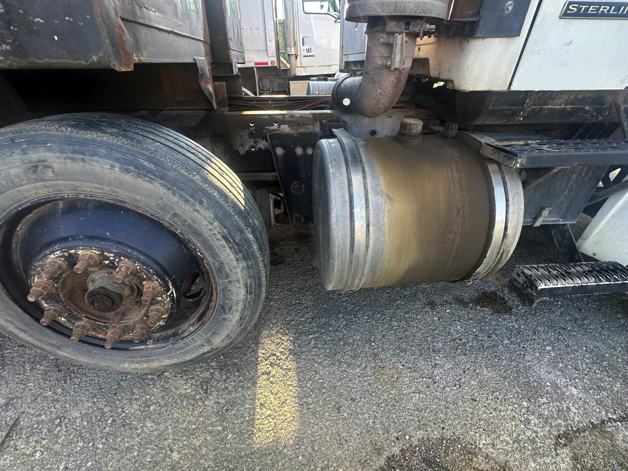 2004 STERLING L7500 - view 9 of 44