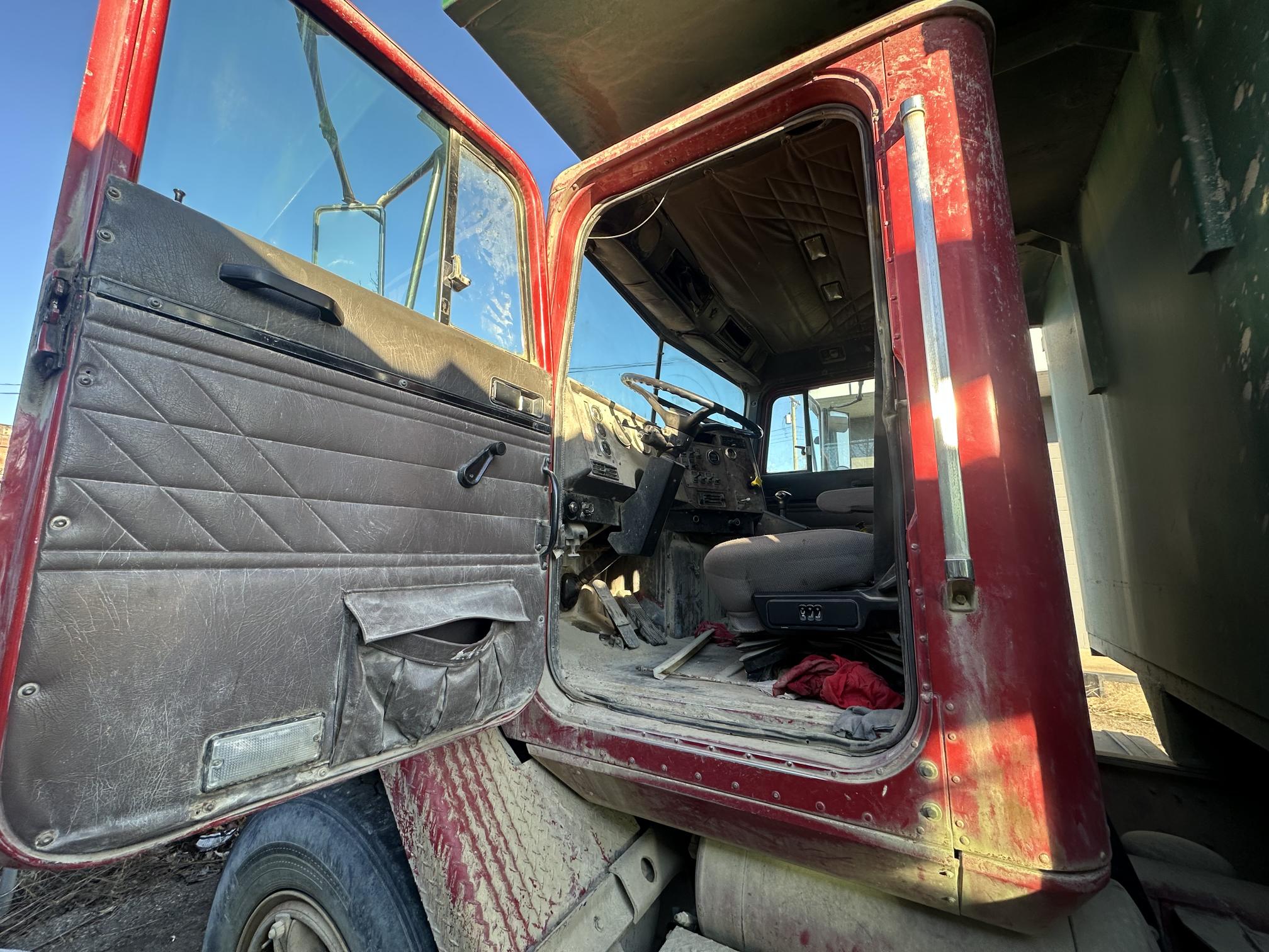 2000 INTERNATIONAL F5070 - Image 32