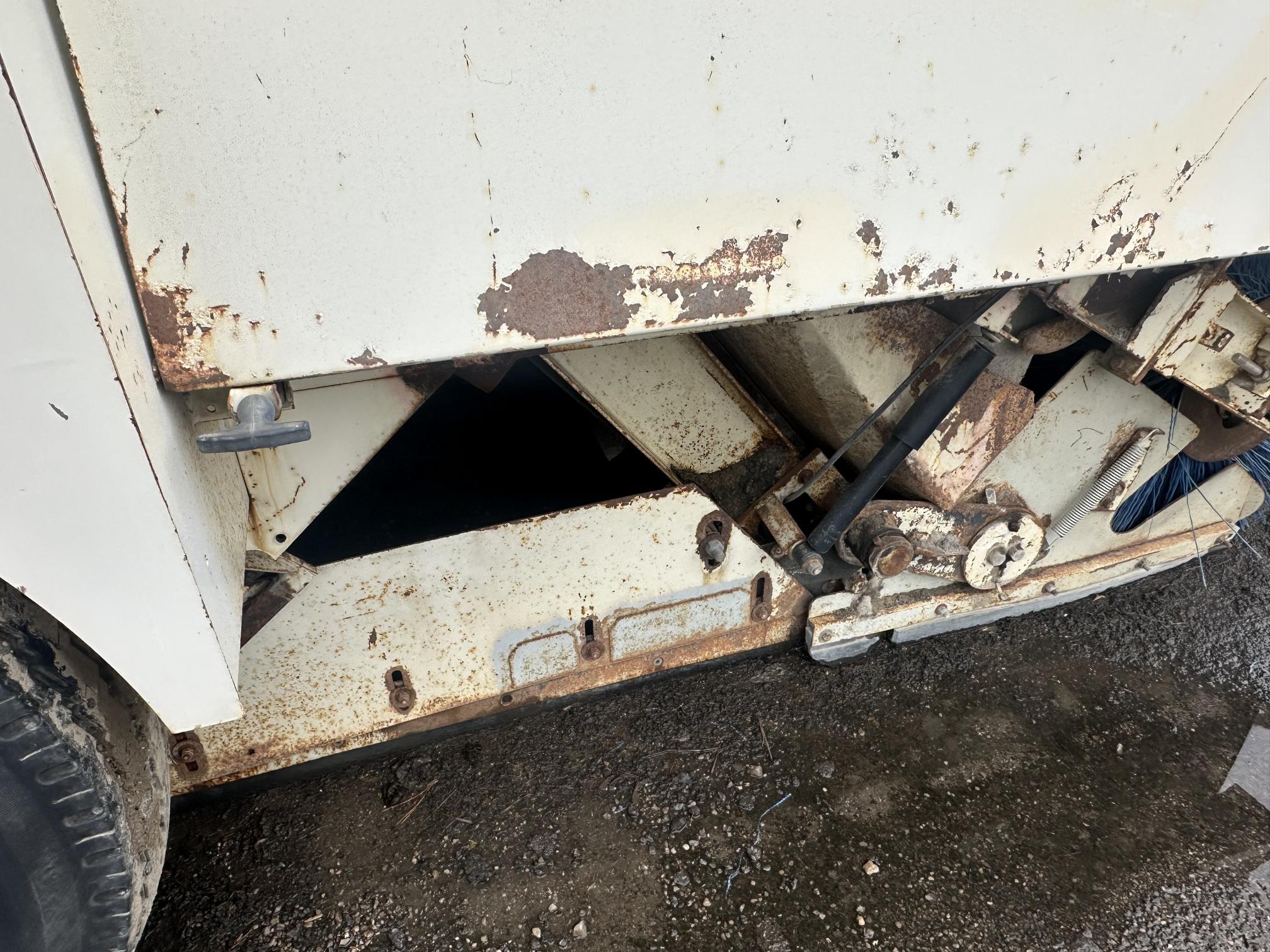 1997 ELGIN - view 3 of 19