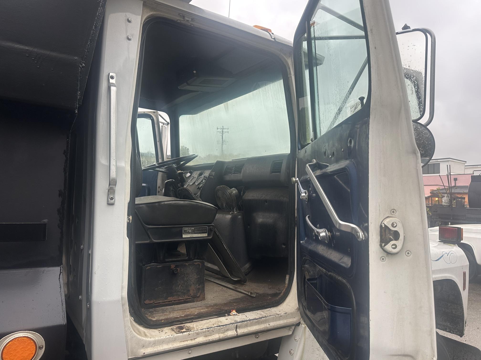 1994 FORD L8000 - Image 21