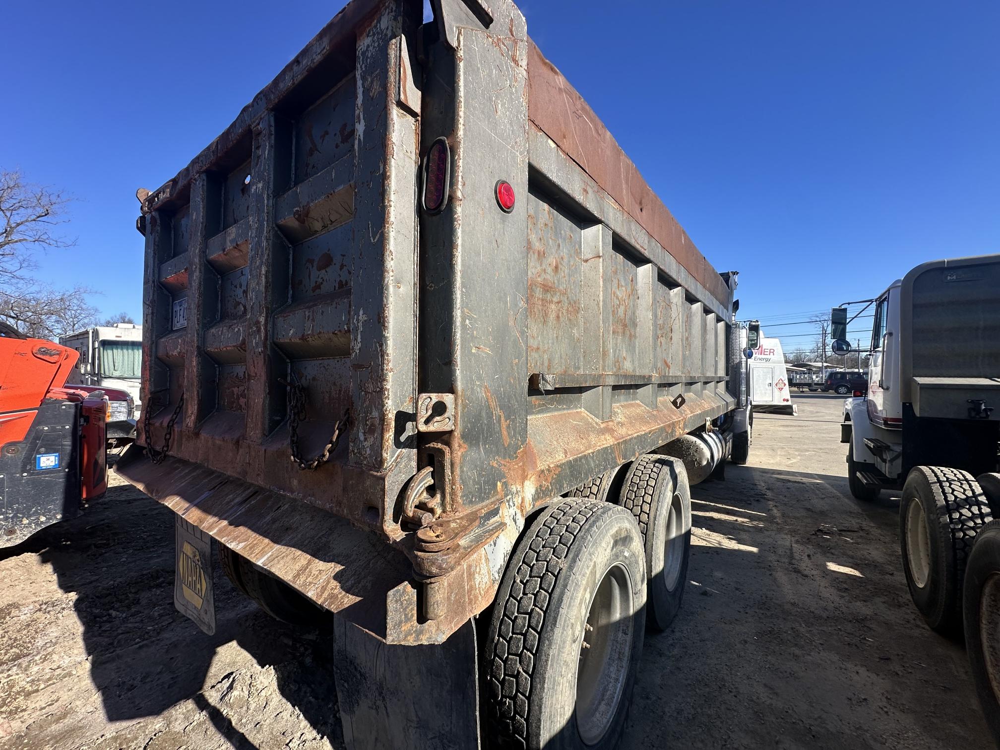 1992 PETERBILT 579 - view 3 of 44