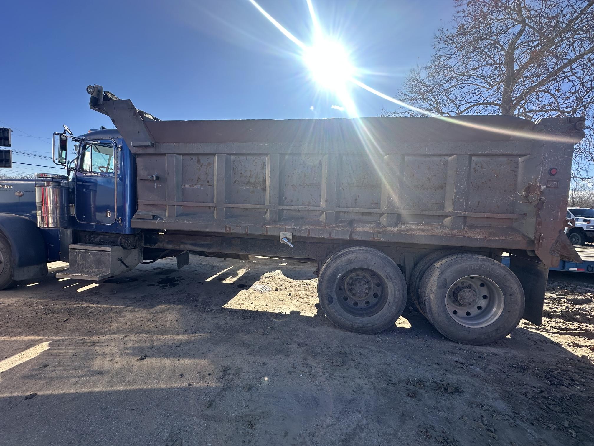 1992 PETERBILT 579 - Image 6