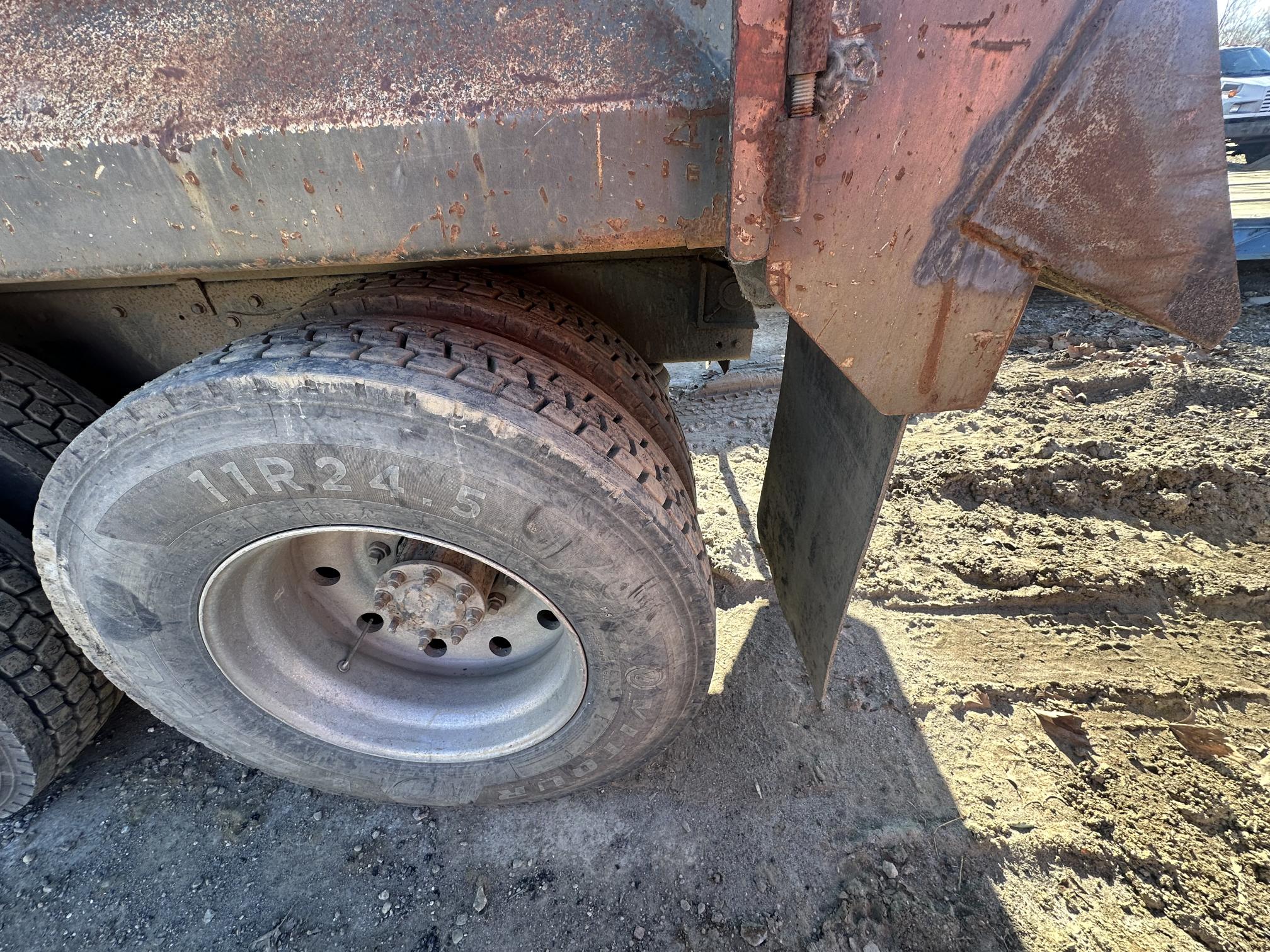 1992 PETERBILT 579 - Image 21