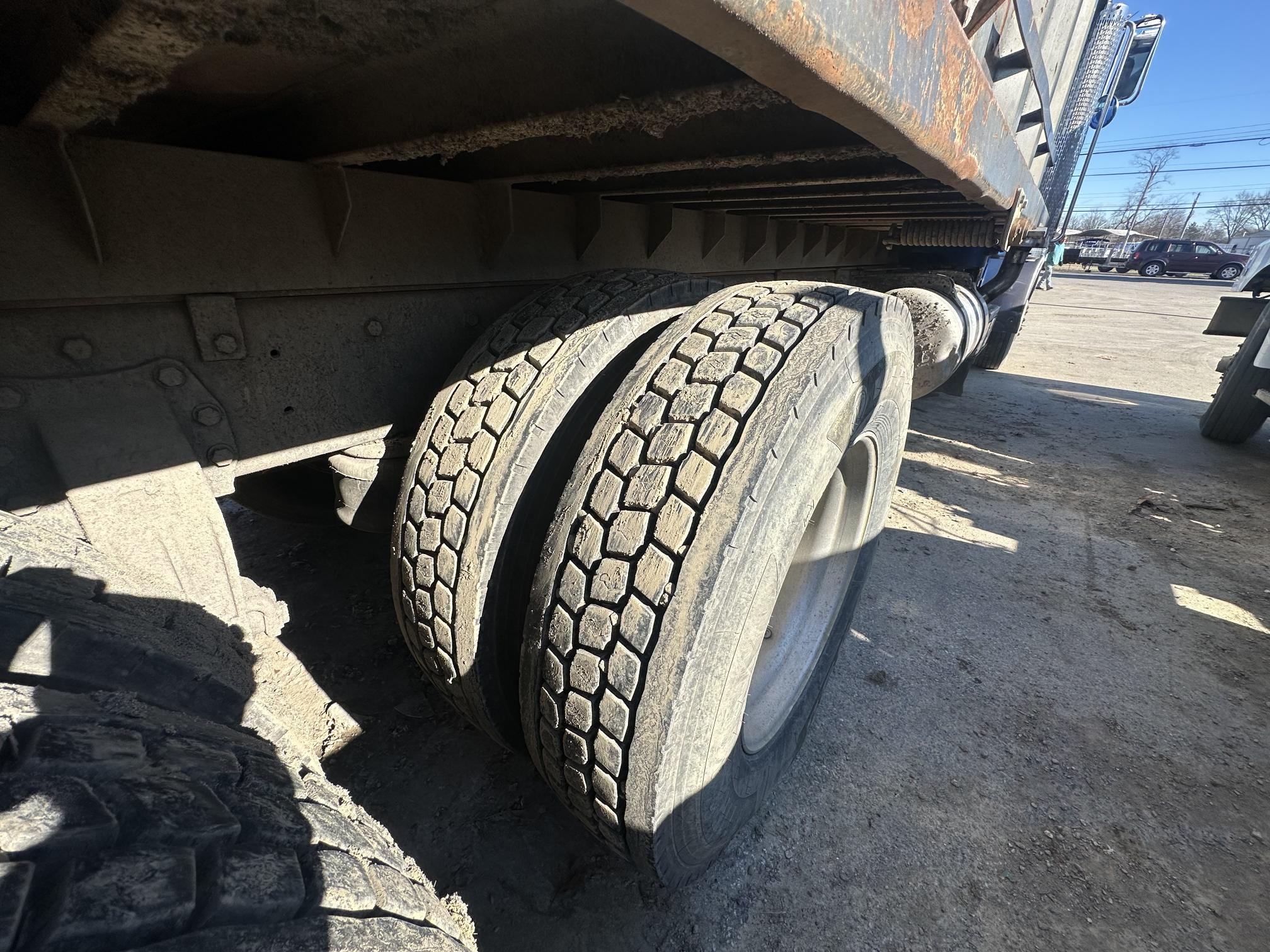 1992 PETERBILT 579 - Image 25