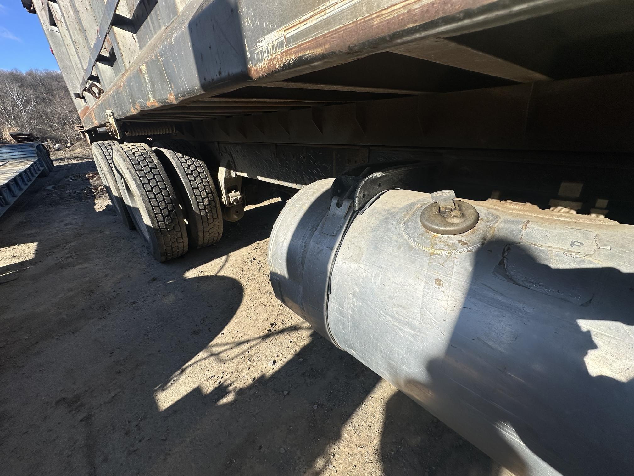 1992 PETERBILT 579 - Image 27