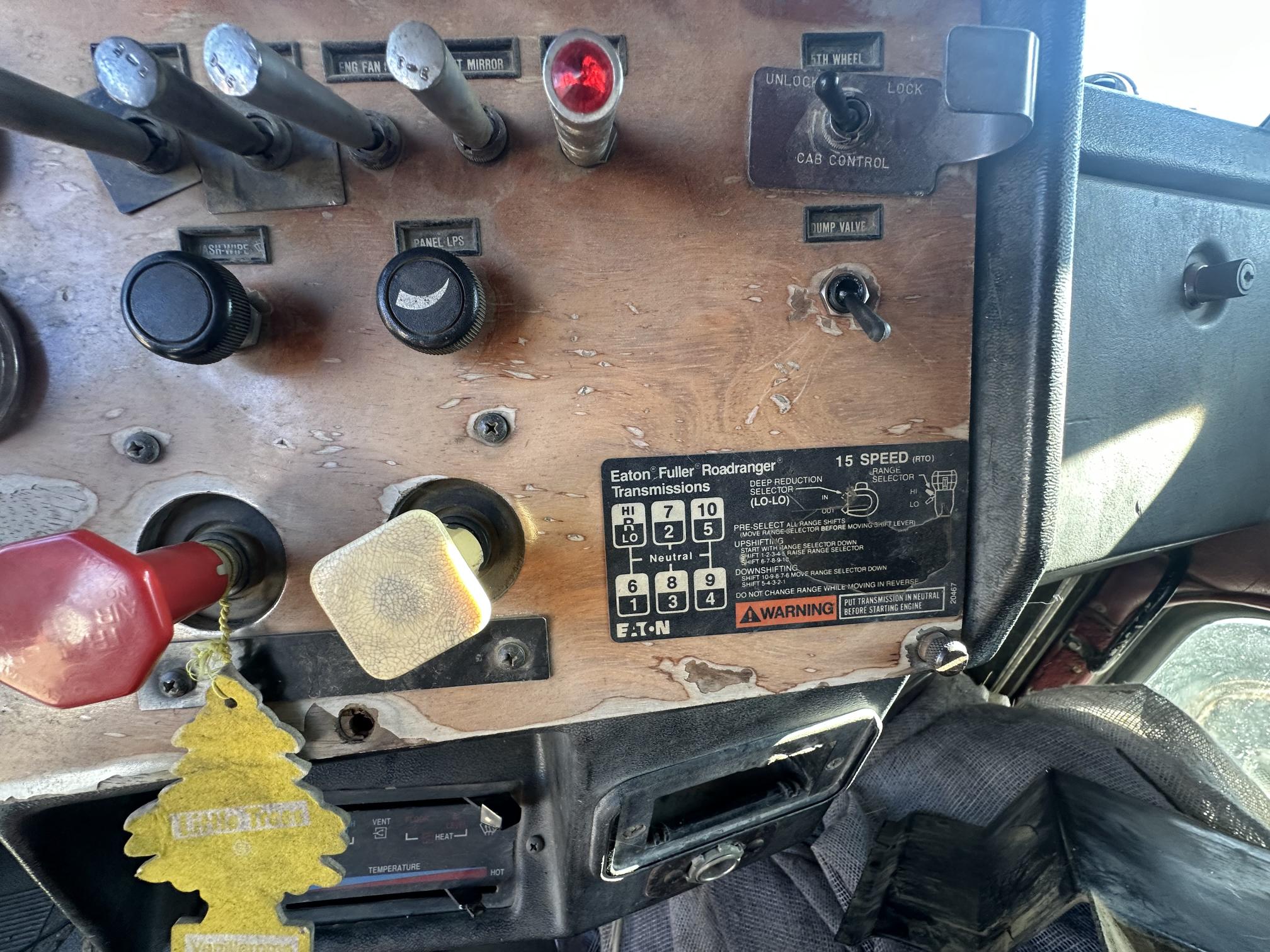 1992 PETERBILT 579 - Image 40