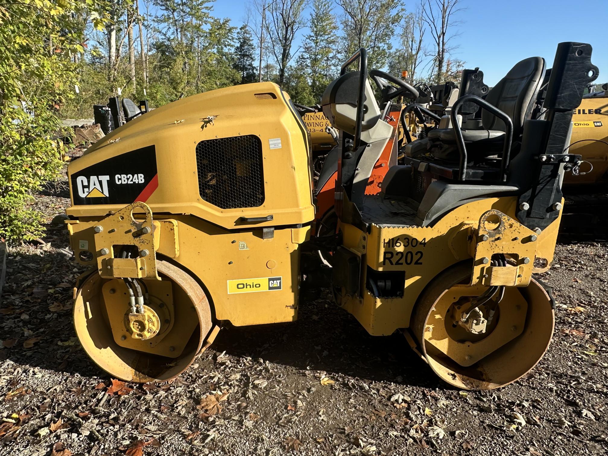 2018 CATERPILLAR CB24B - view 2 of 21