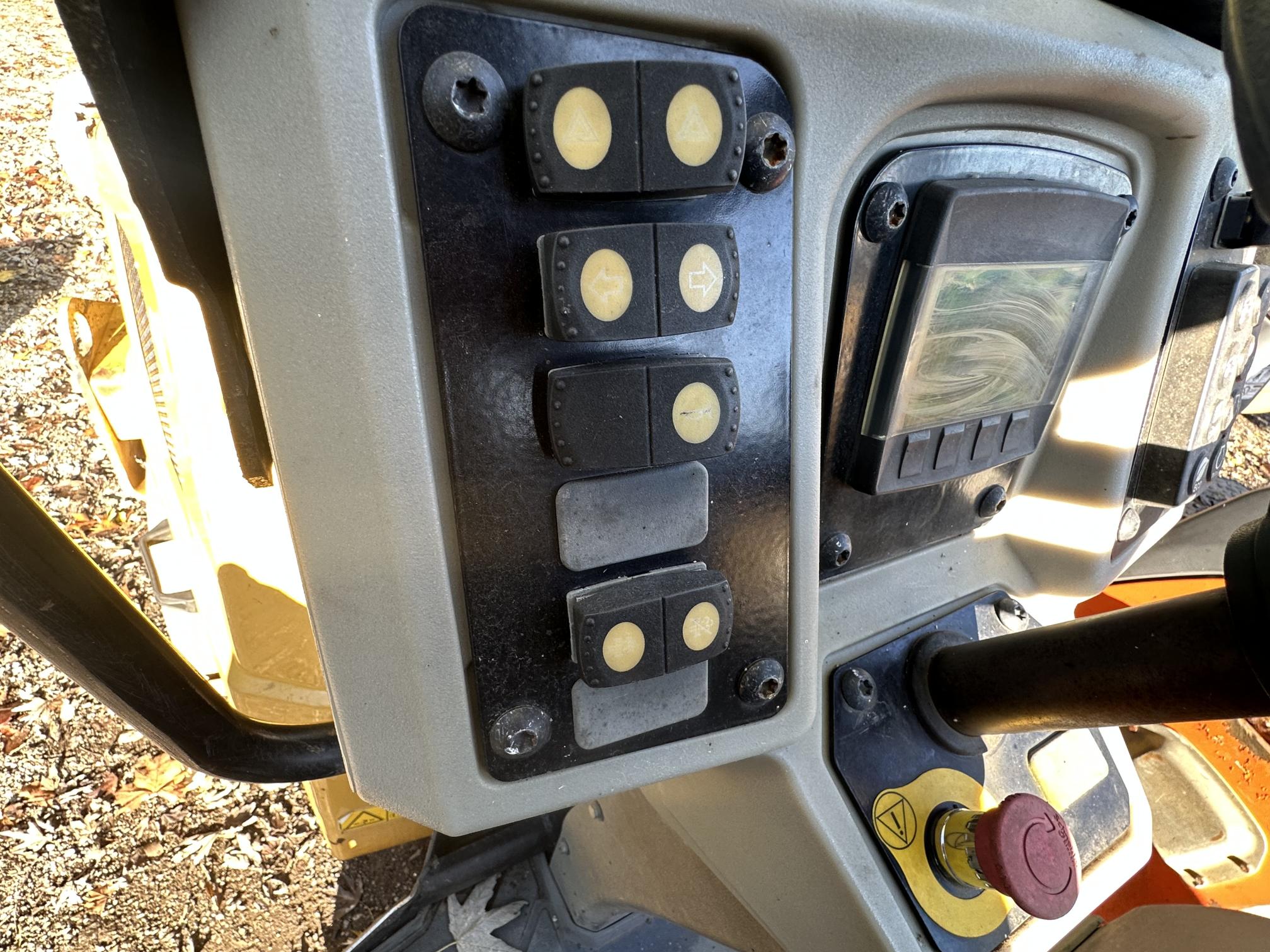 2018 CATERPILLAR CB24B - Image 18