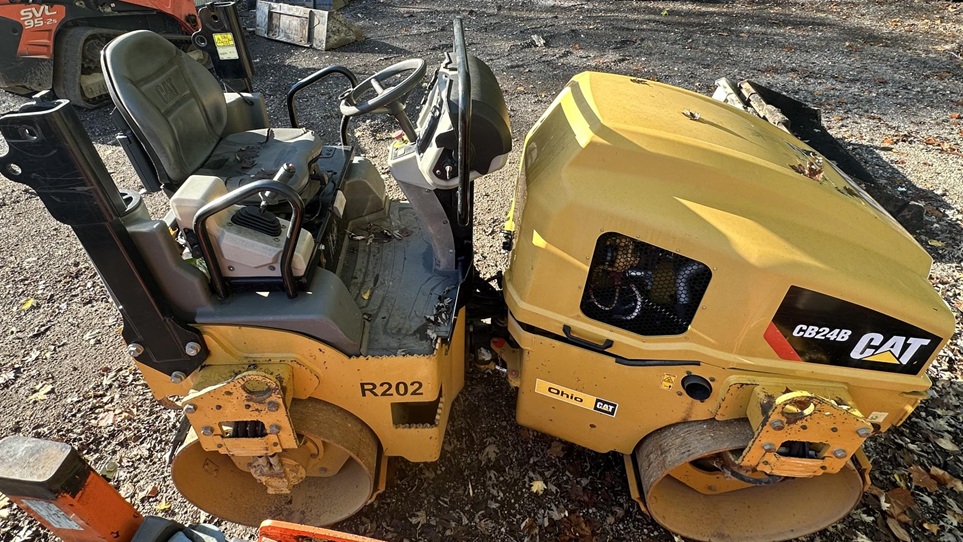 2018 CATERPILLAR CB24B - Image 6