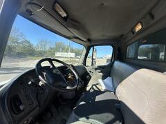 2007 FREIGHTLINER M2 106 - Image 25