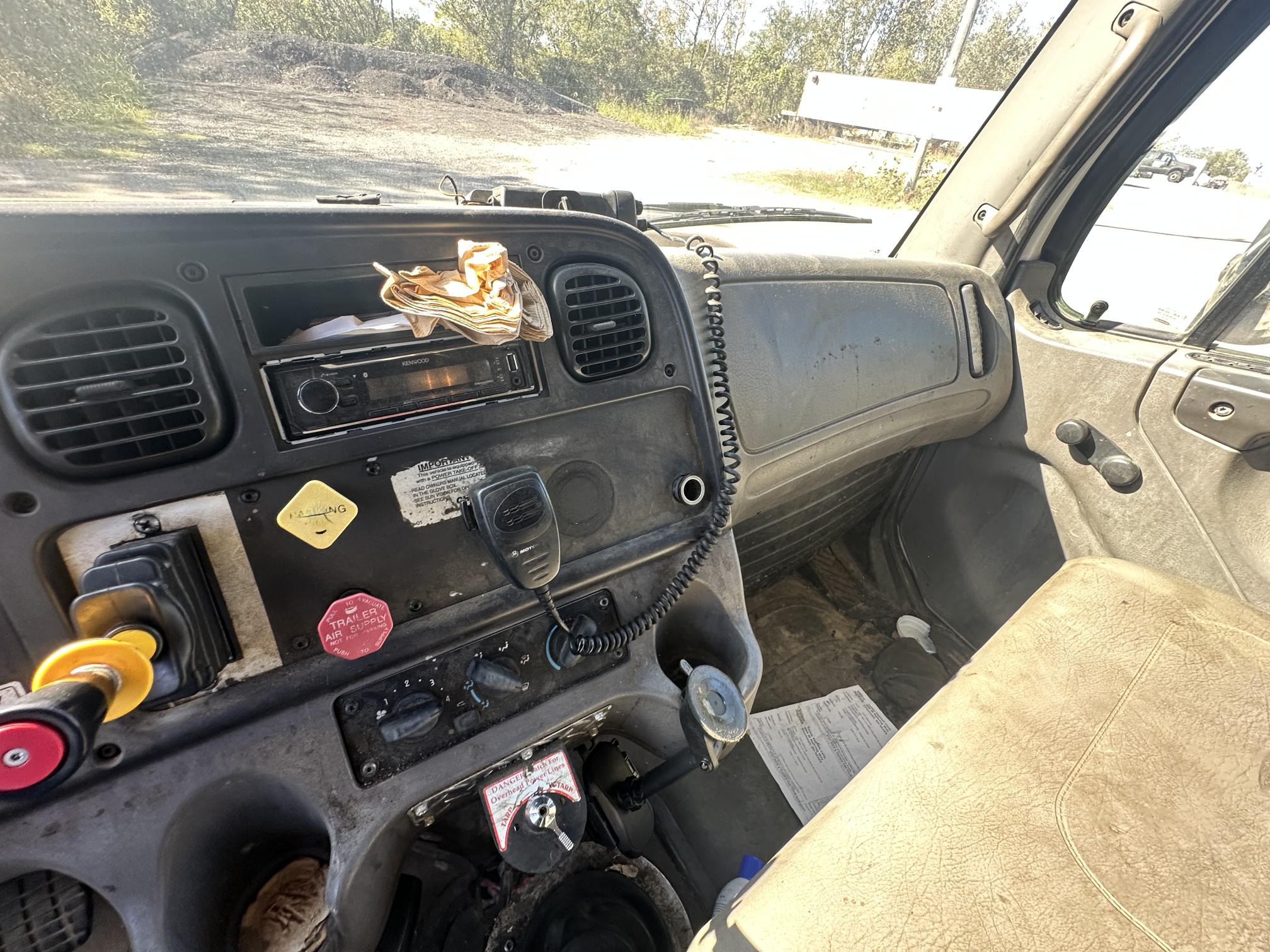 2007 FREIGHTLINER M2 106 - Image 28