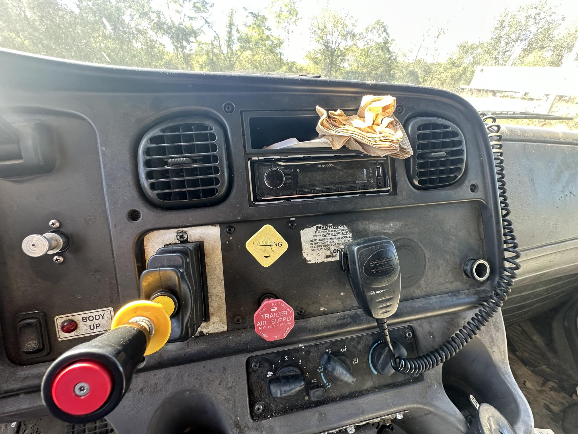 2007 FREIGHTLINER M2 106 - Image 32