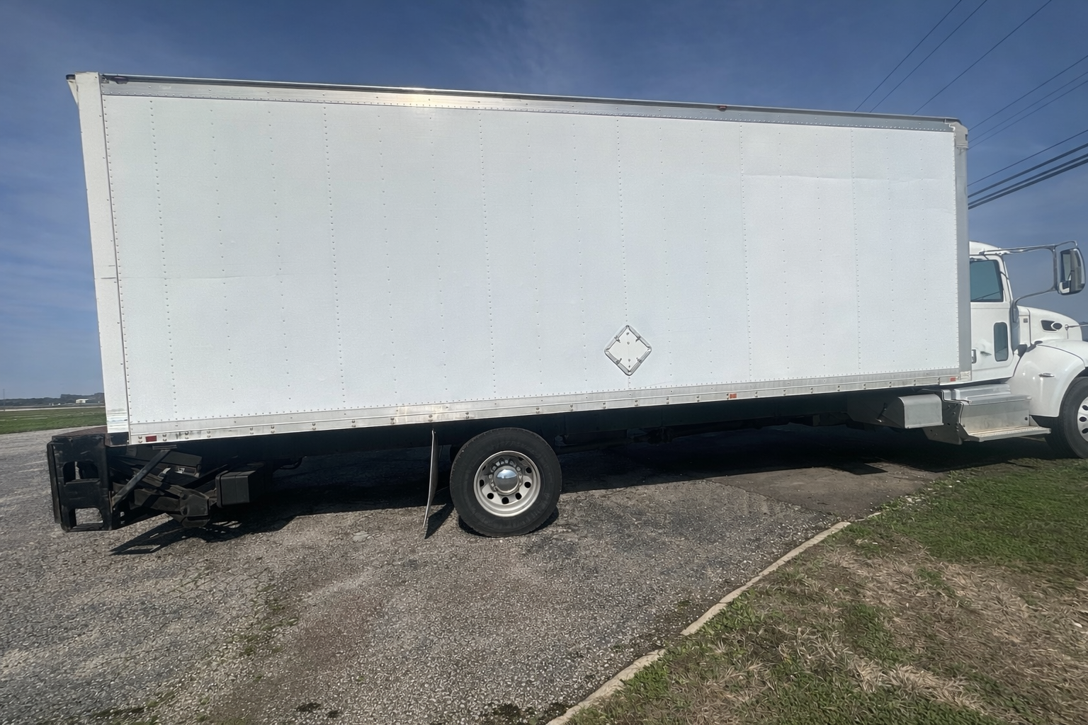 2014 PETERBILT 337 - view 7 of 42