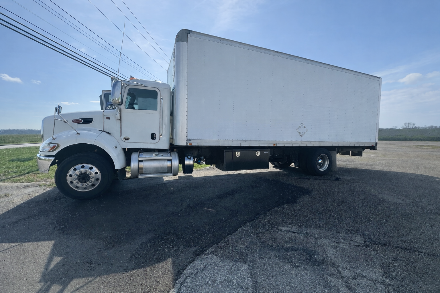 2014 PETERBILT 337 - view 2 of 42