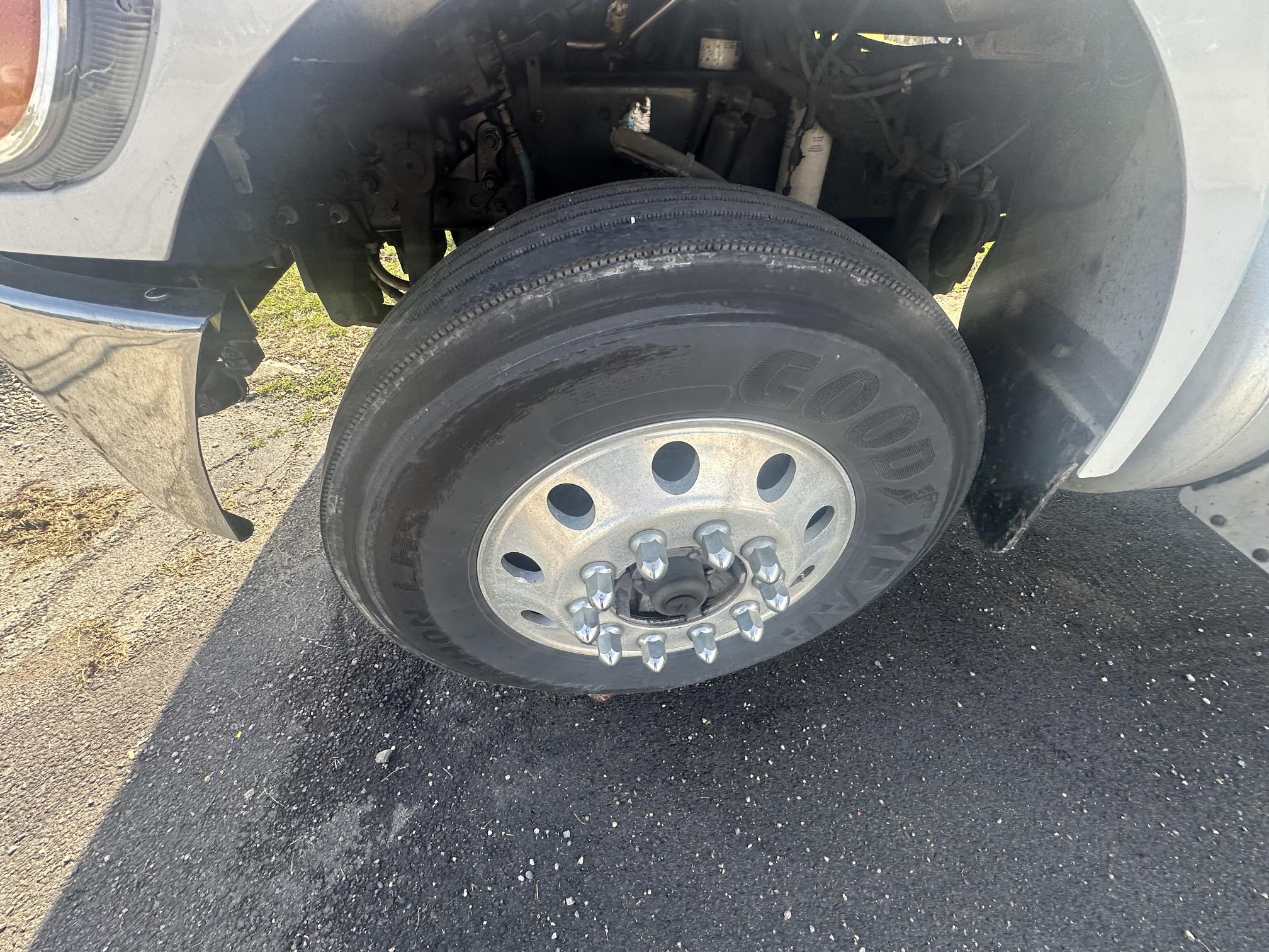 2014 PETERBILT 337 - Image 12