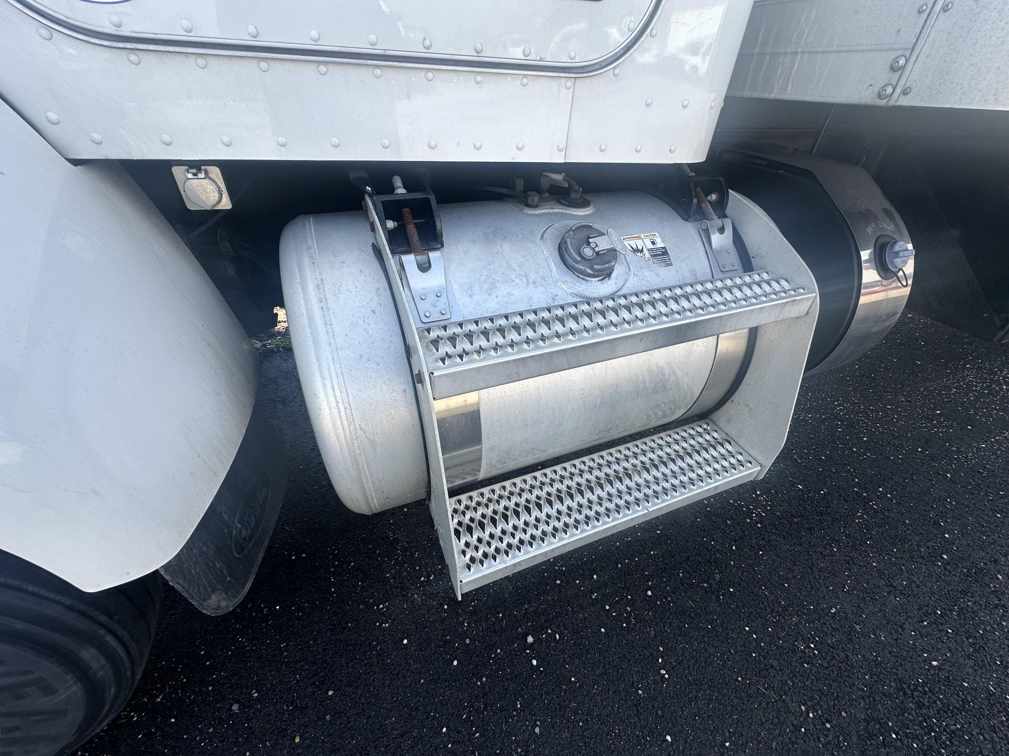 2014 PETERBILT 337 - view 13 of 42