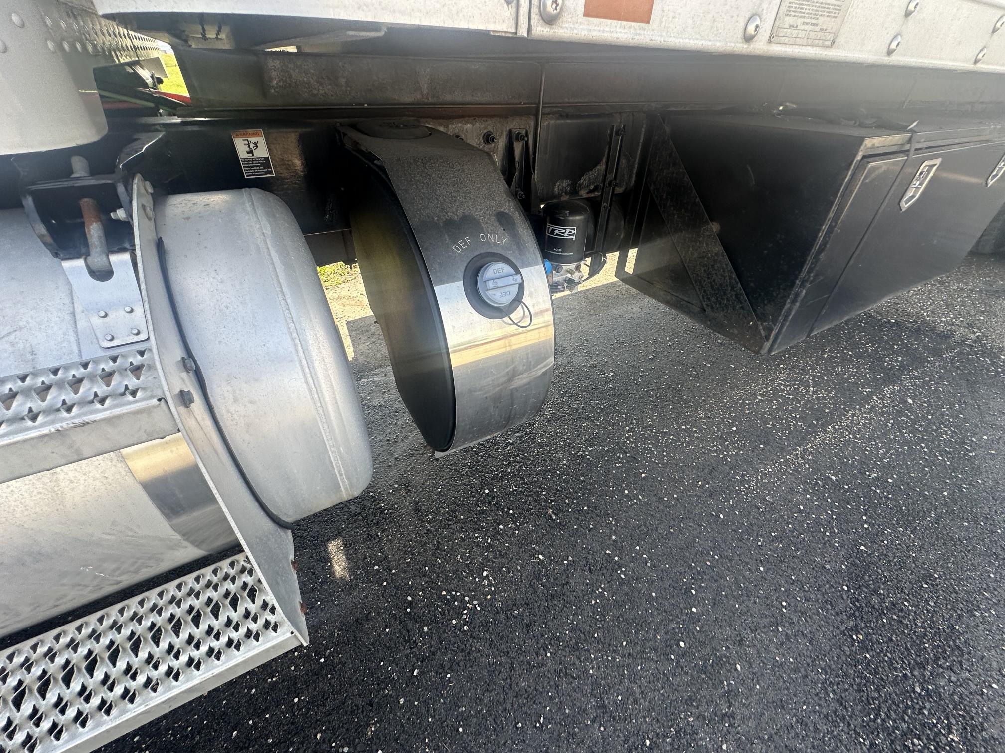 2014 PETERBILT 337 - view 14 of 42